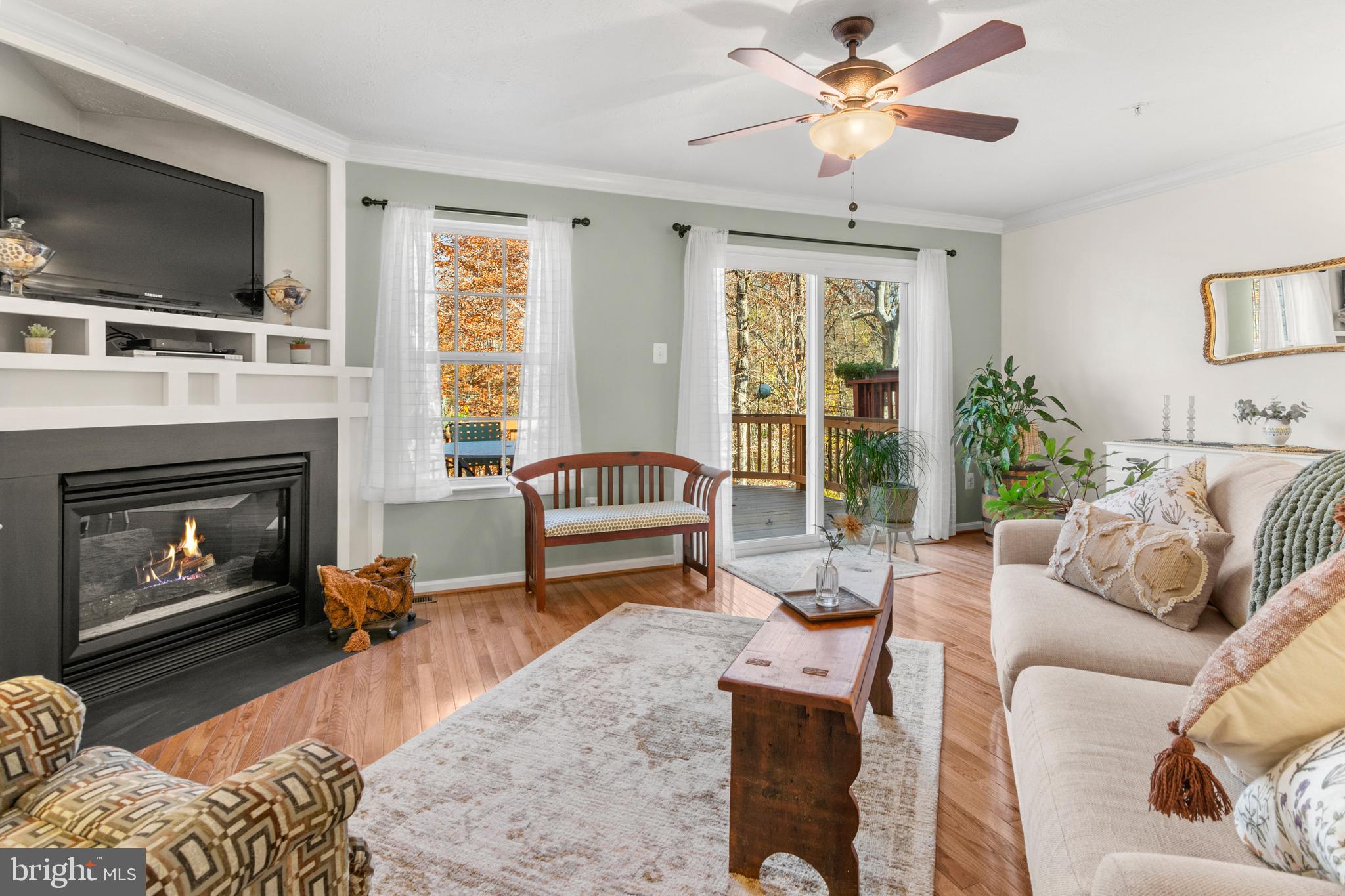 FALCON CREST - Residential