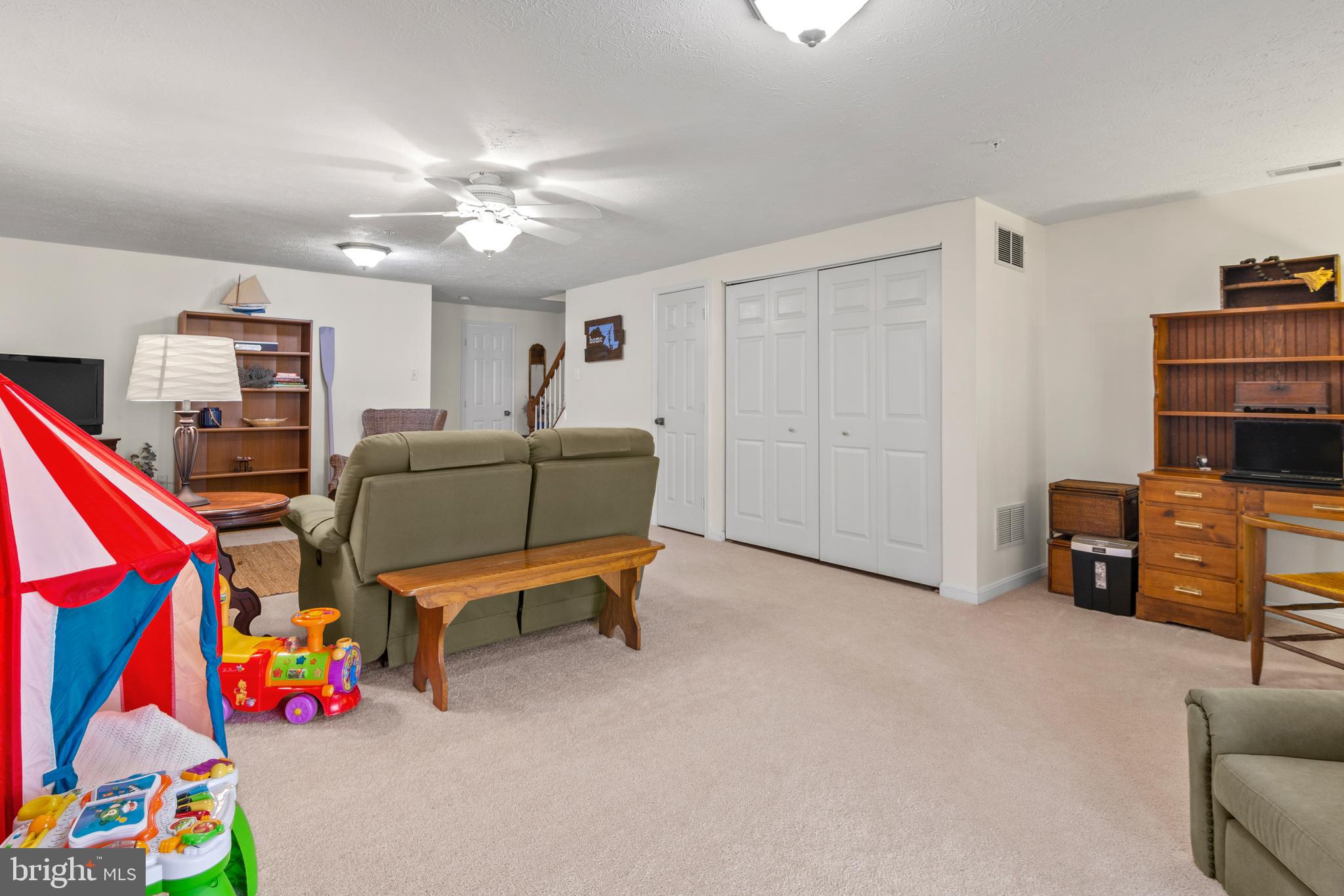 FALCON CREST - Residential