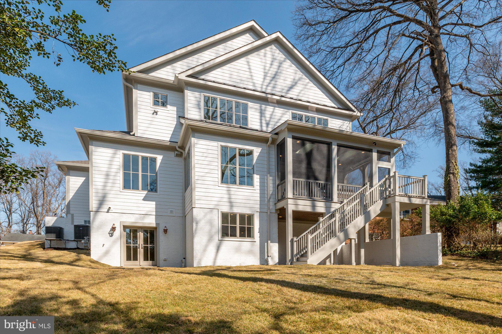 GOLF CLUB MANOR - Residential