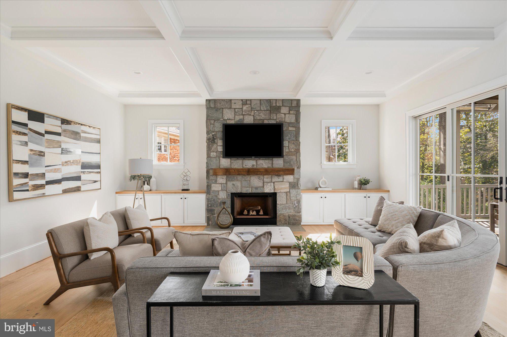 GOLF CLUB MANOR - Residential