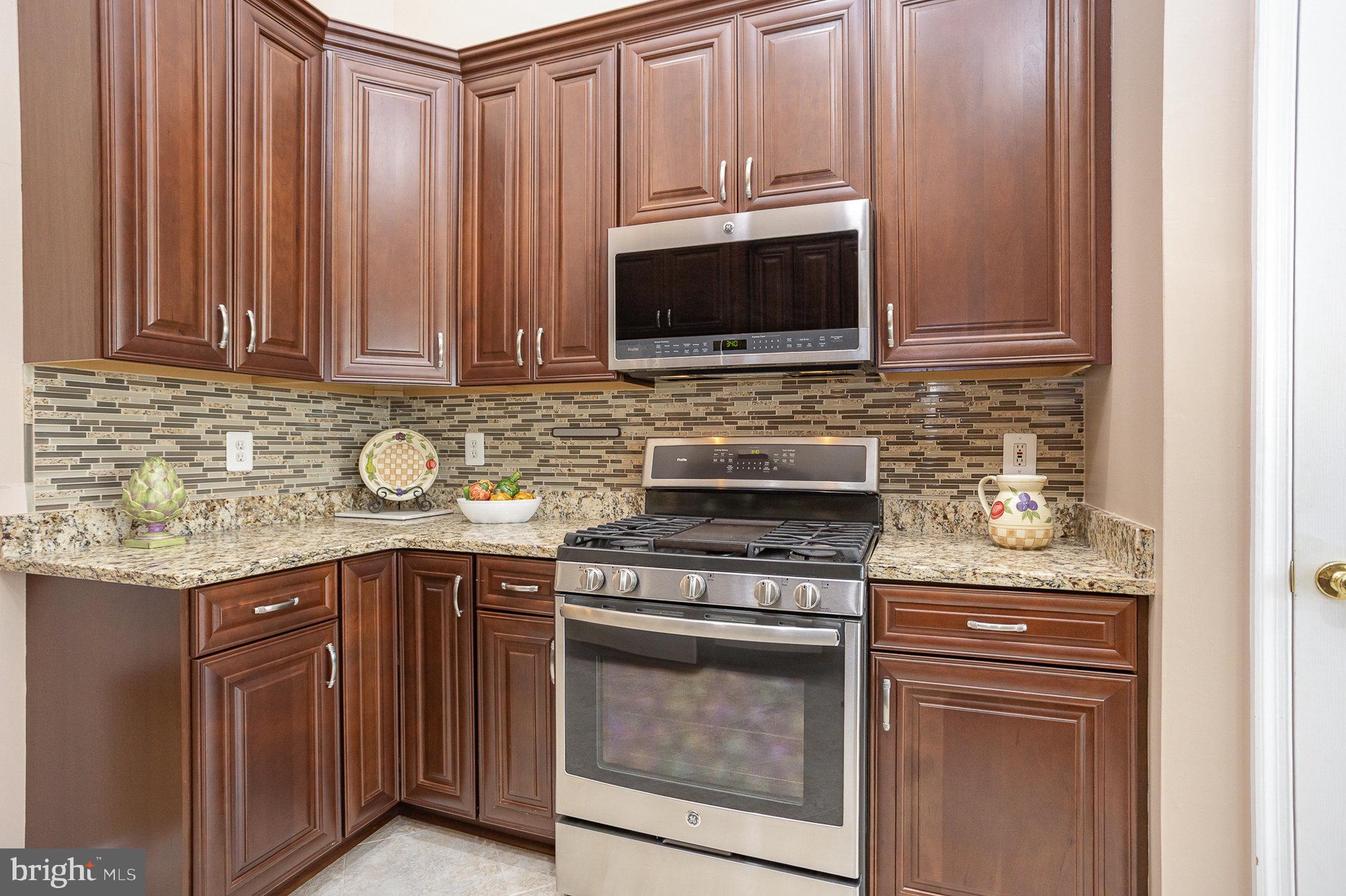 WINDSOR AT PERRY HALL FARMS - Residential