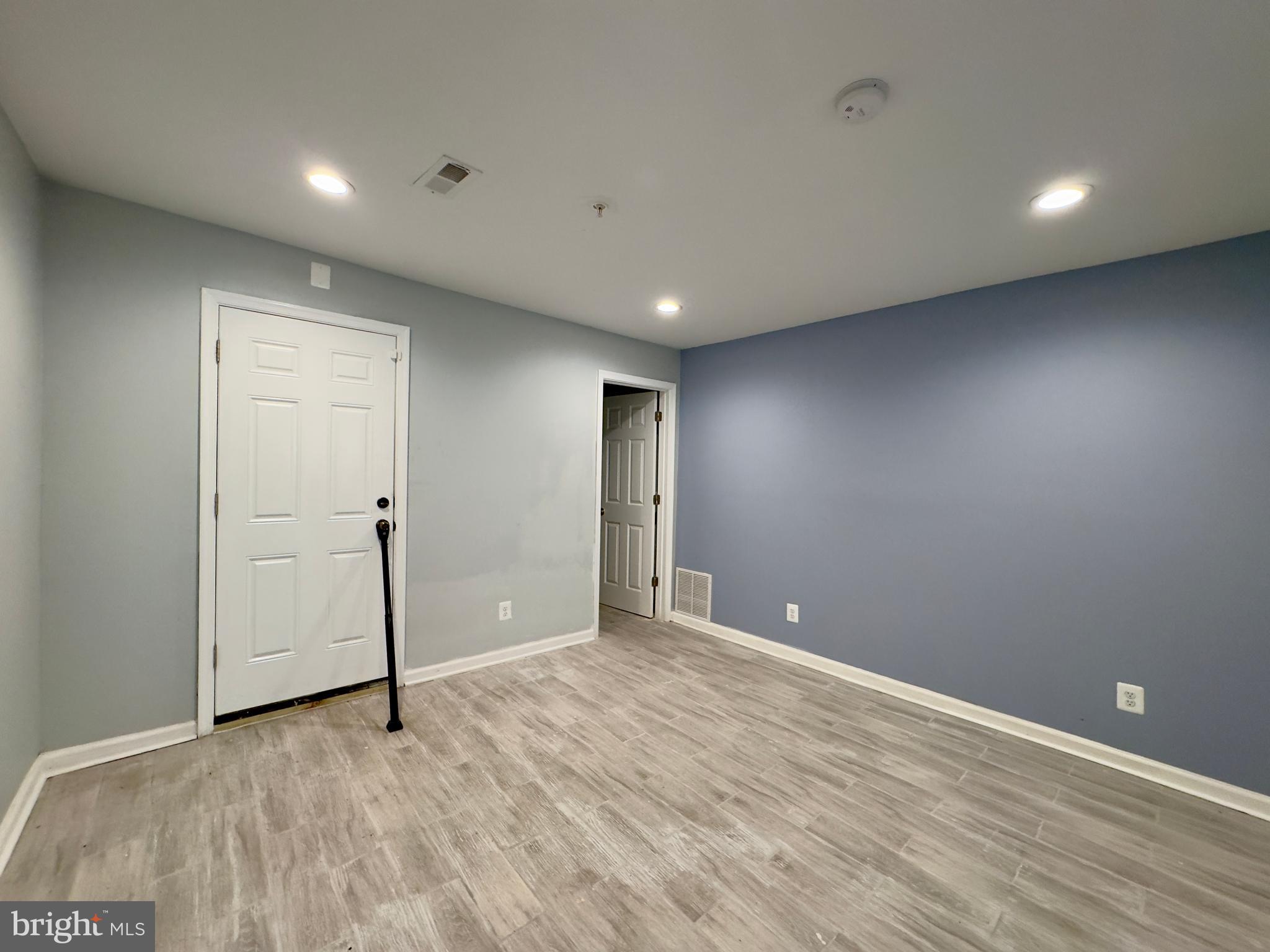 DOWNTOWN - Residential Lease