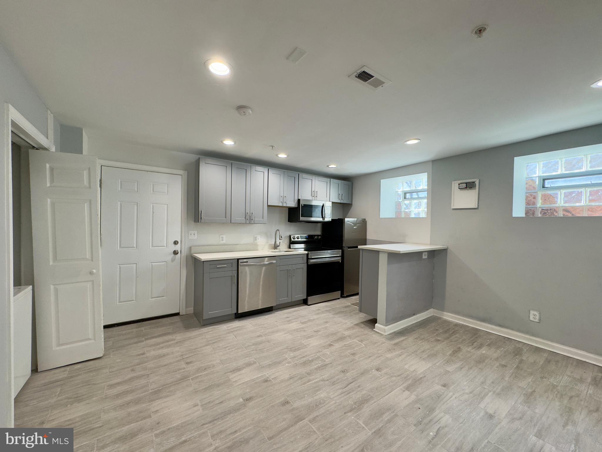 DOWNTOWN - Residential Lease