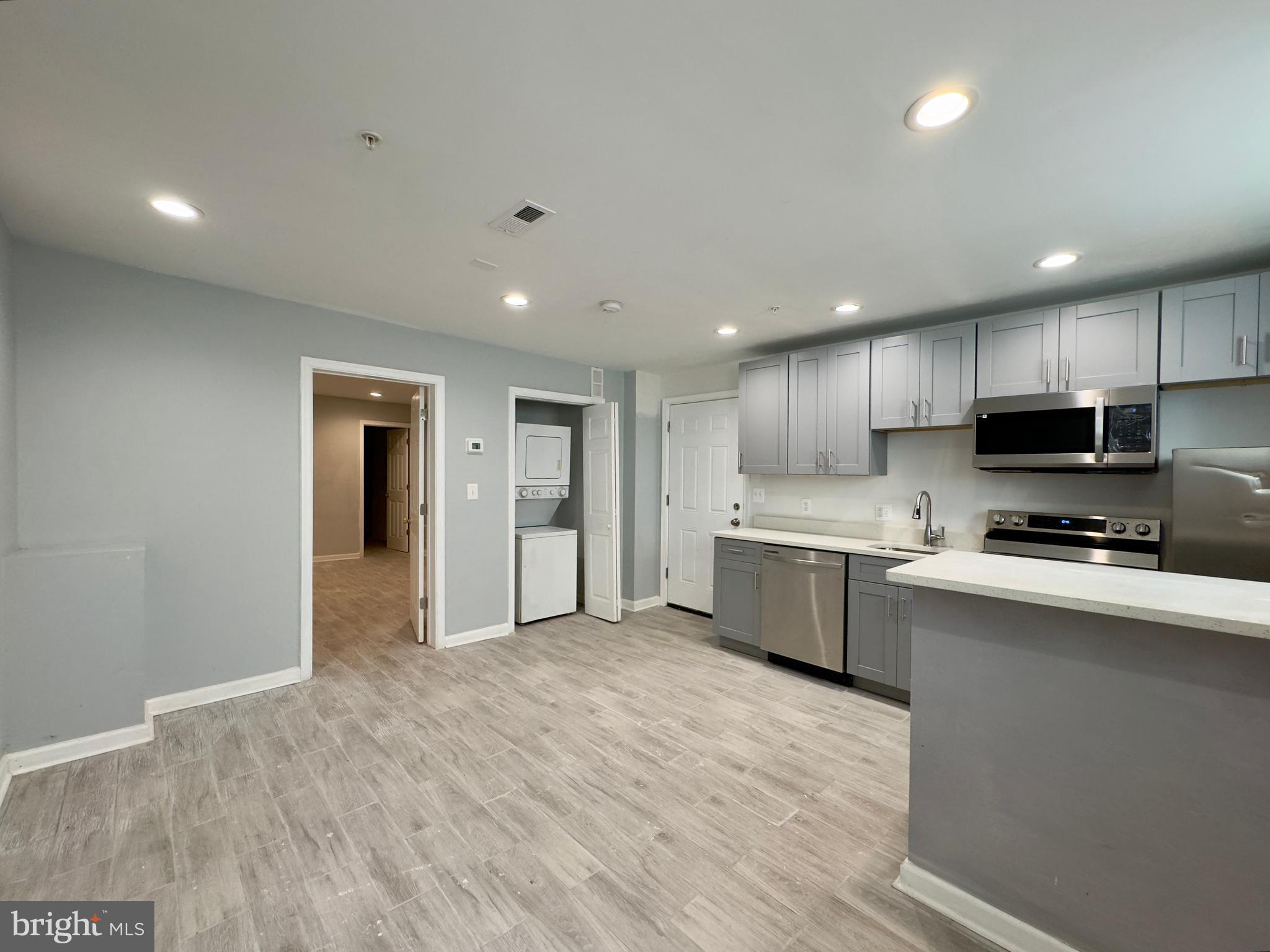 DOWNTOWN - Residential Lease