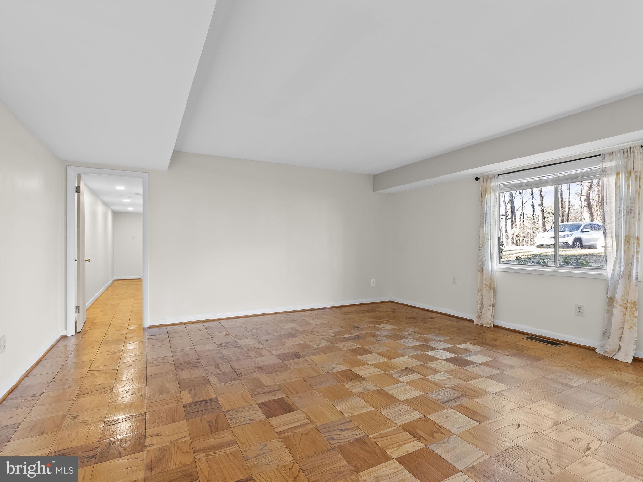 10613 MONTROSE AVENUE 4