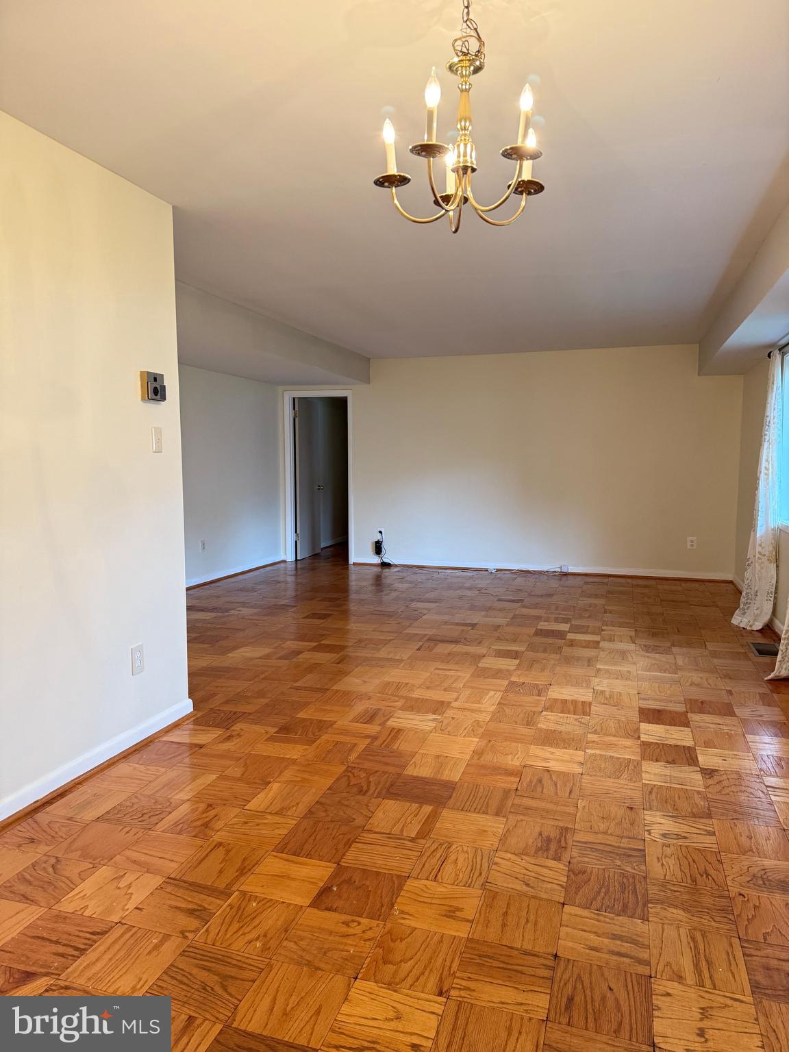 10613 MONTROSE AVENUE