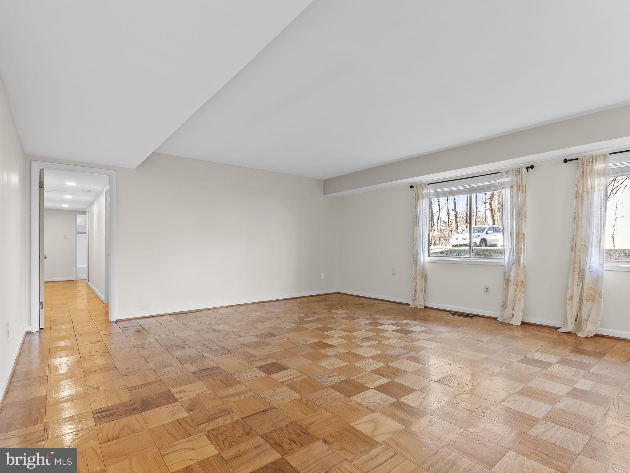 10613 MONTROSE AVENUE 4