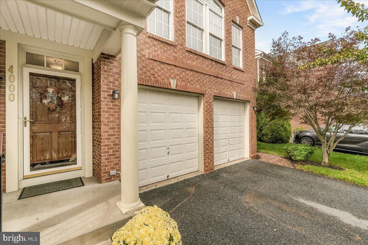 4000 BOWLING GREEN LANE