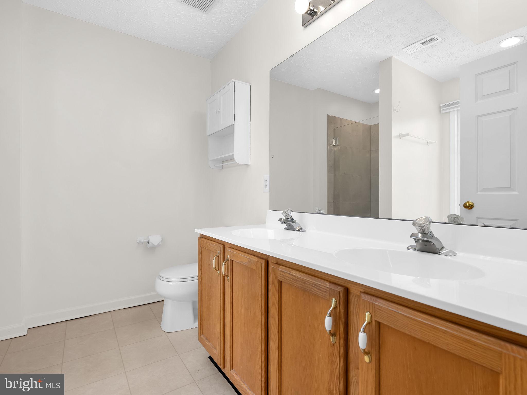 SEVEN OAKS - Residential