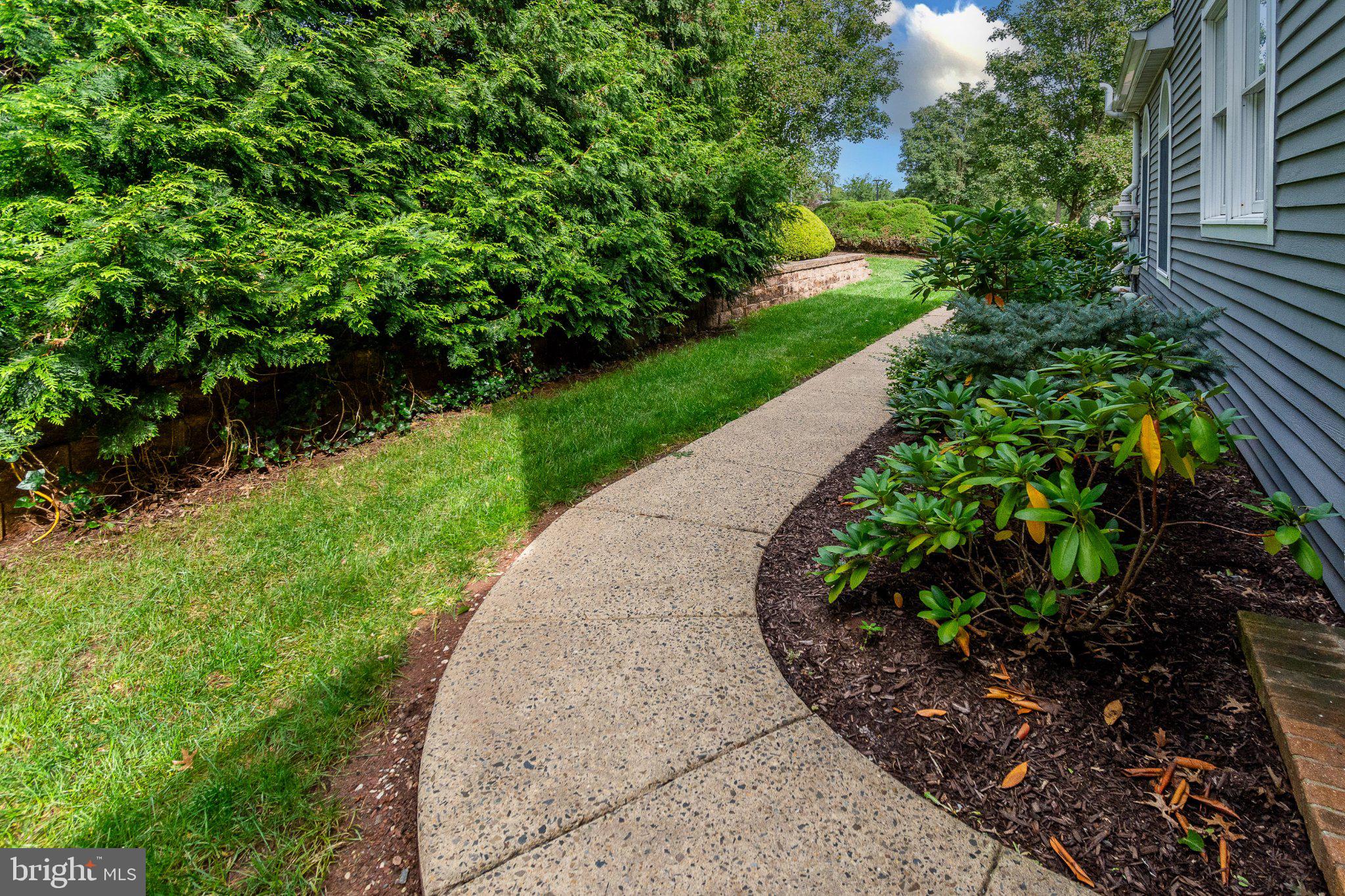142 SUMMERHILL COURT