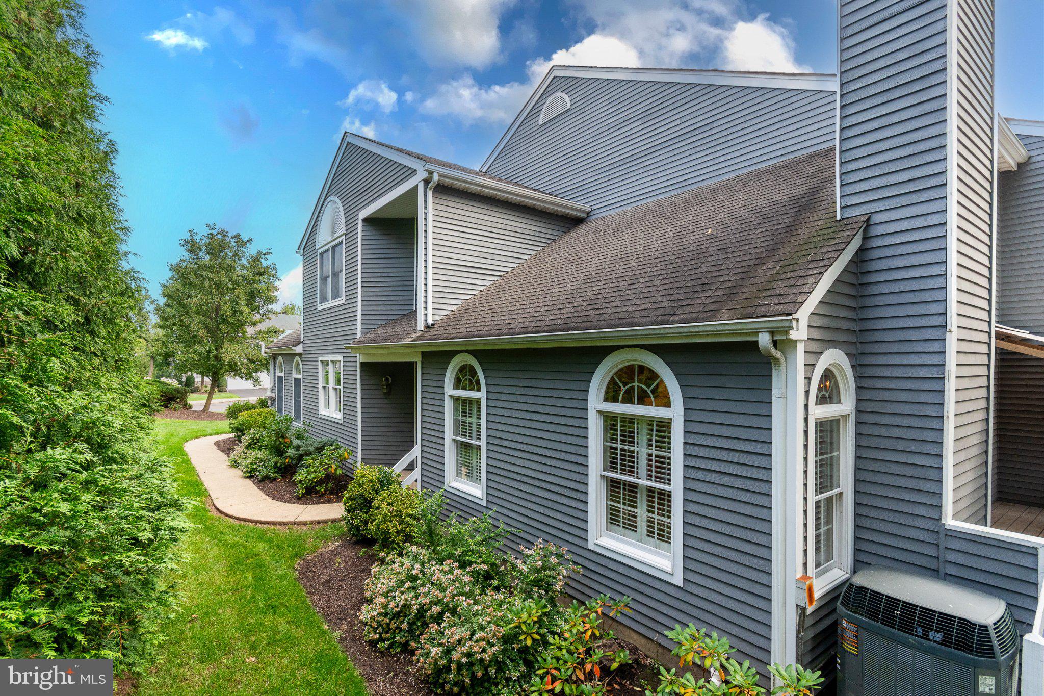 142 SUMMERHILL COURT