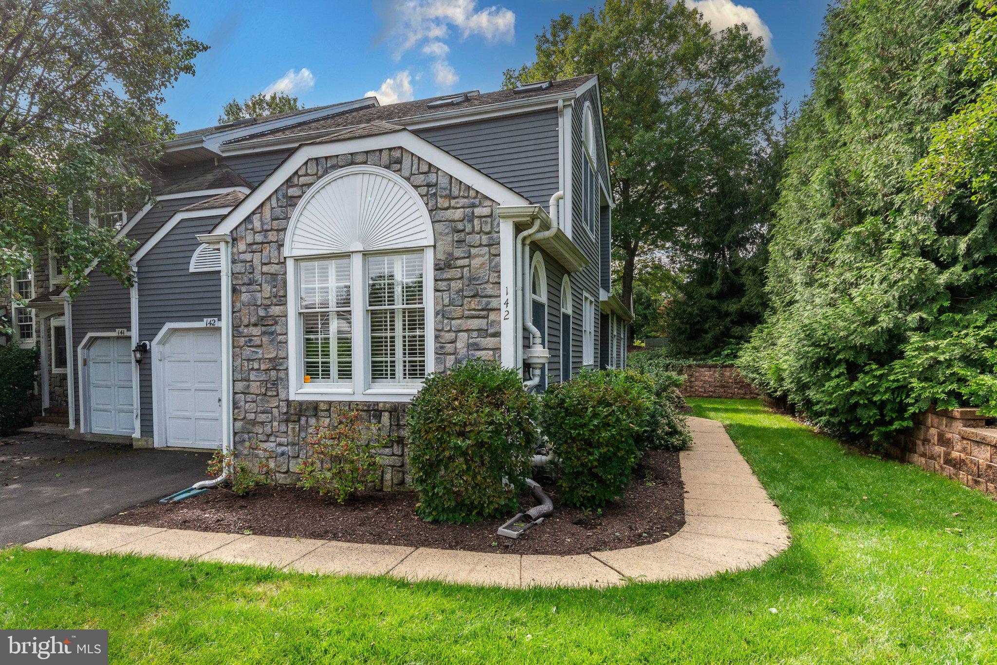 142 SUMMERHILL COURT