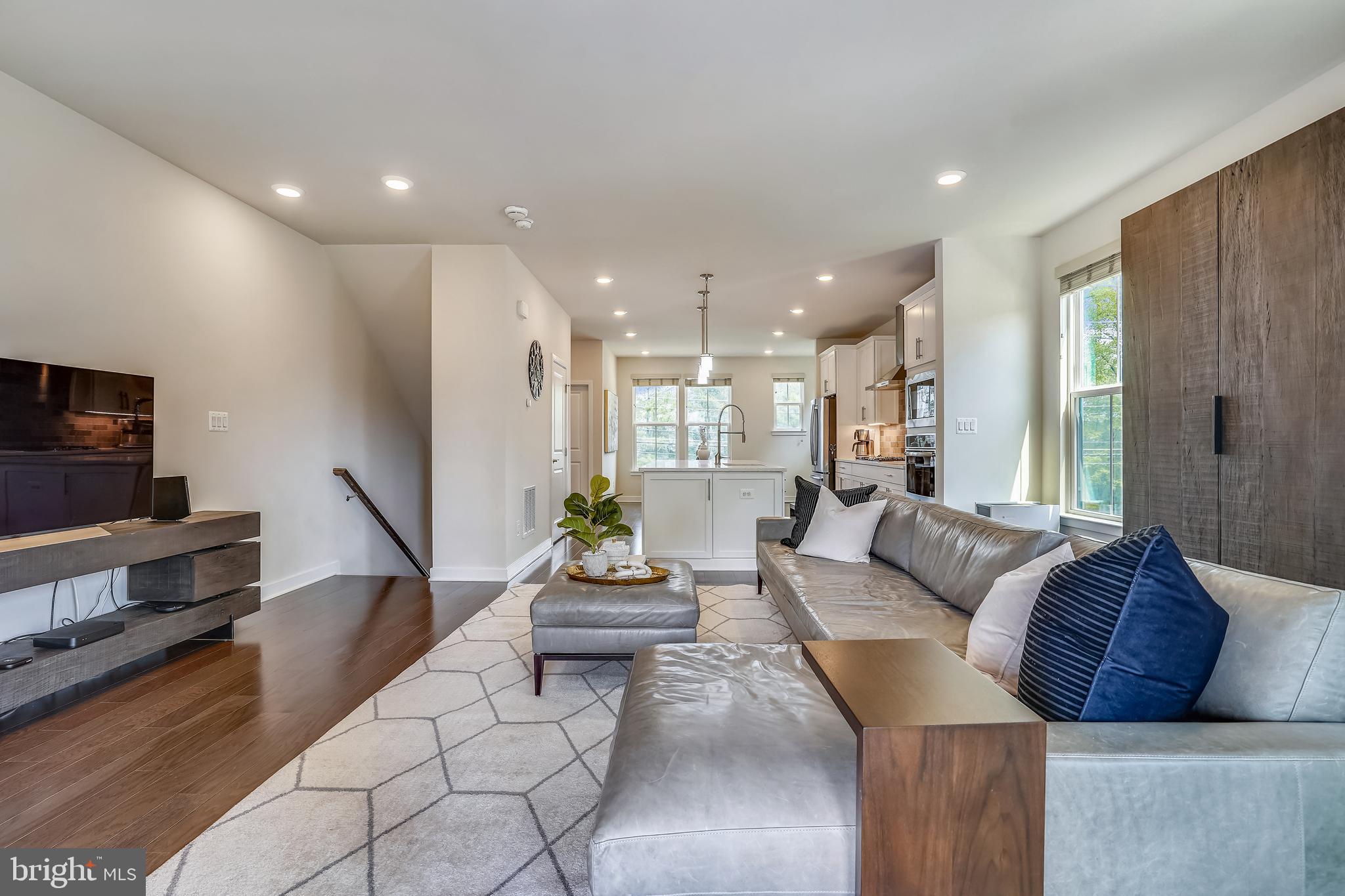 METRO ROW - Residential