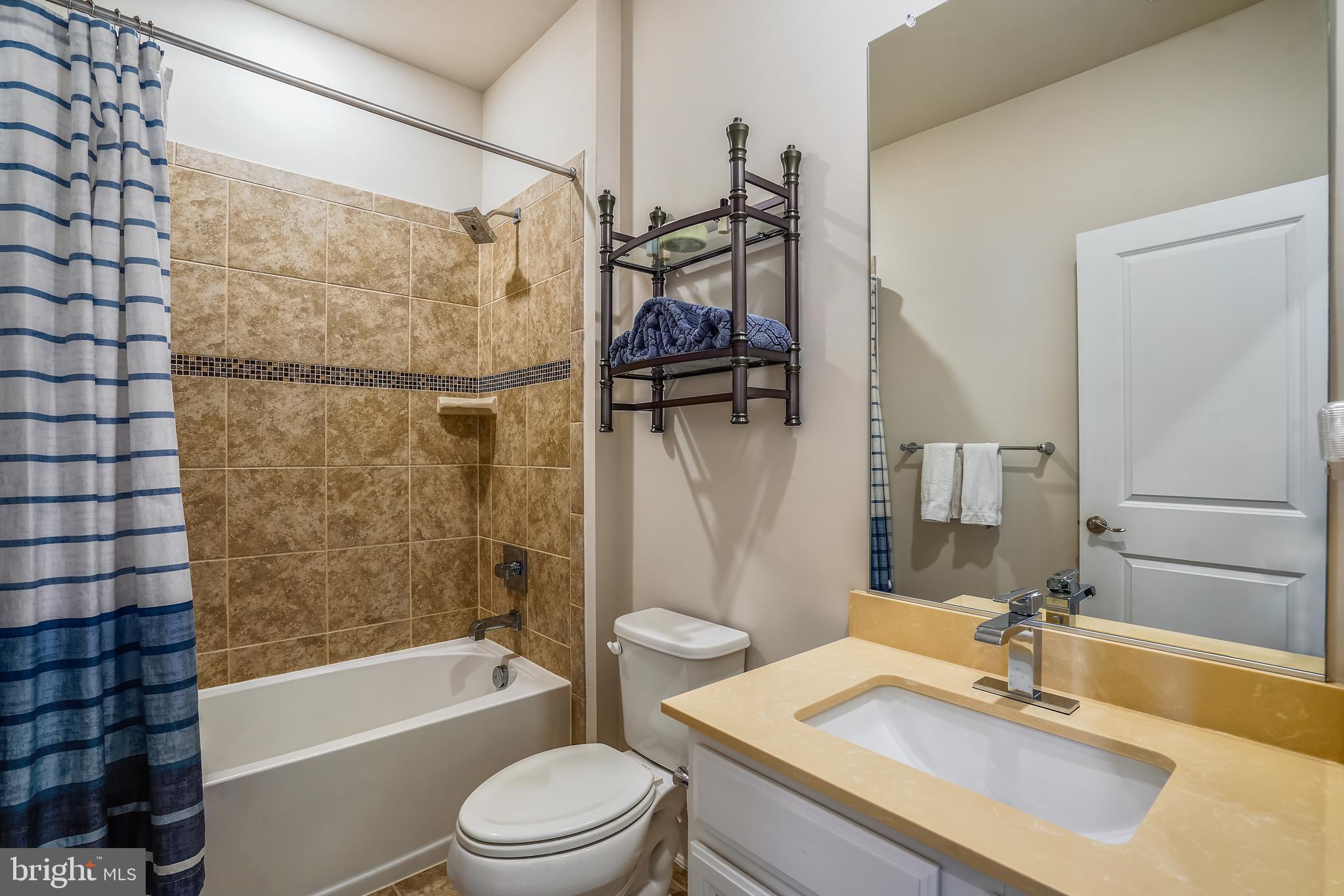 METRO ROW - Residential