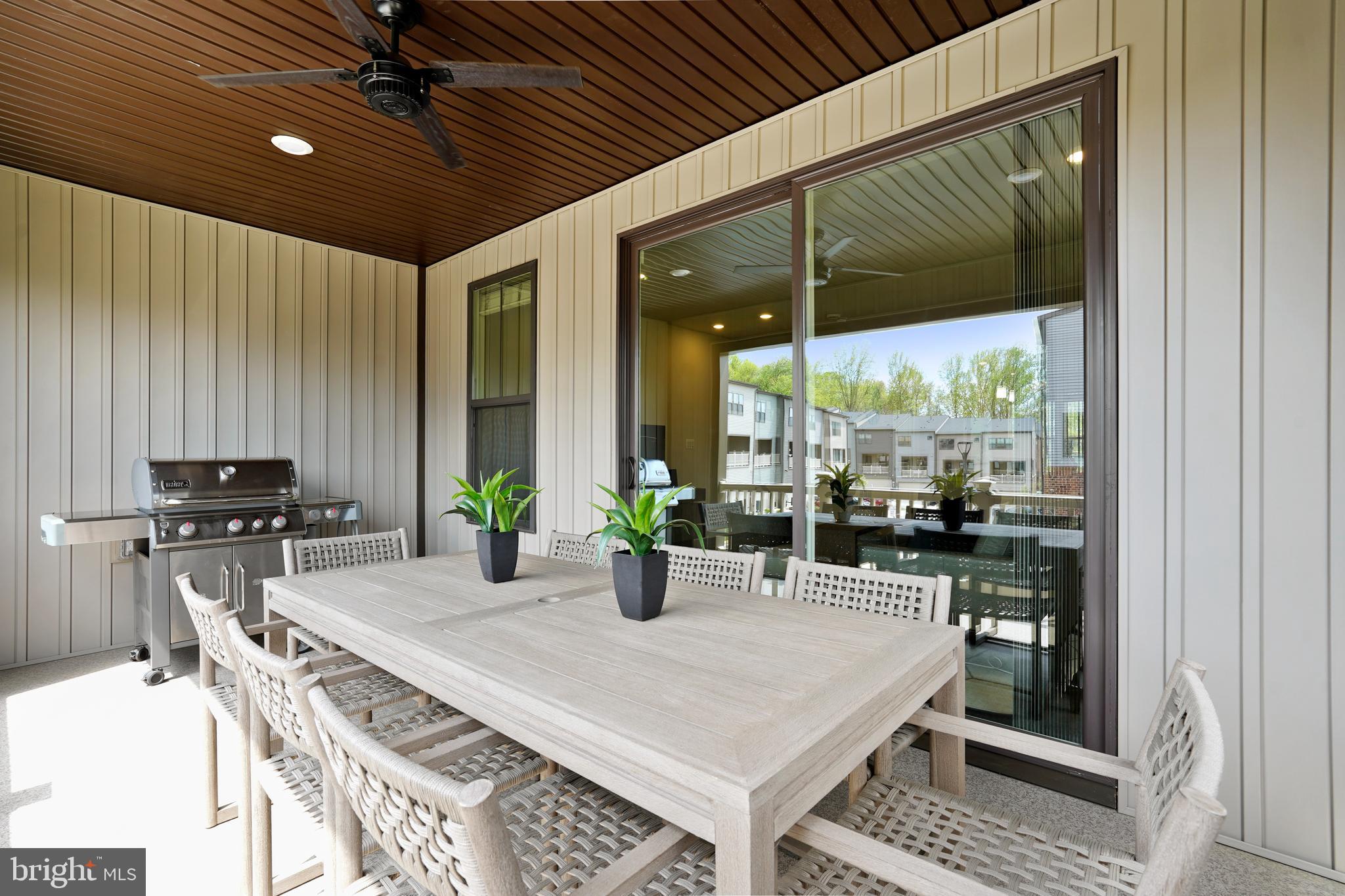 METRO ROW - Residential