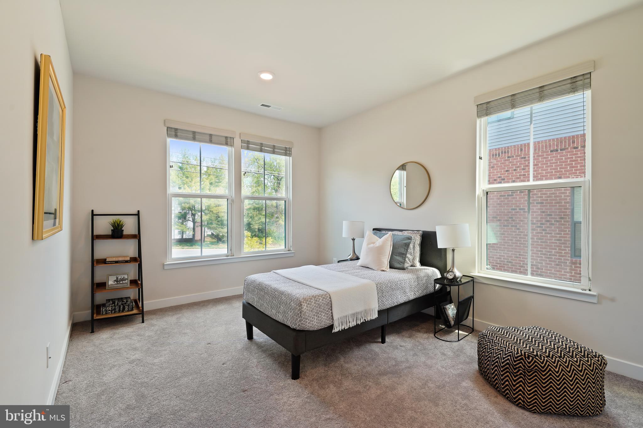 METRO ROW - Residential