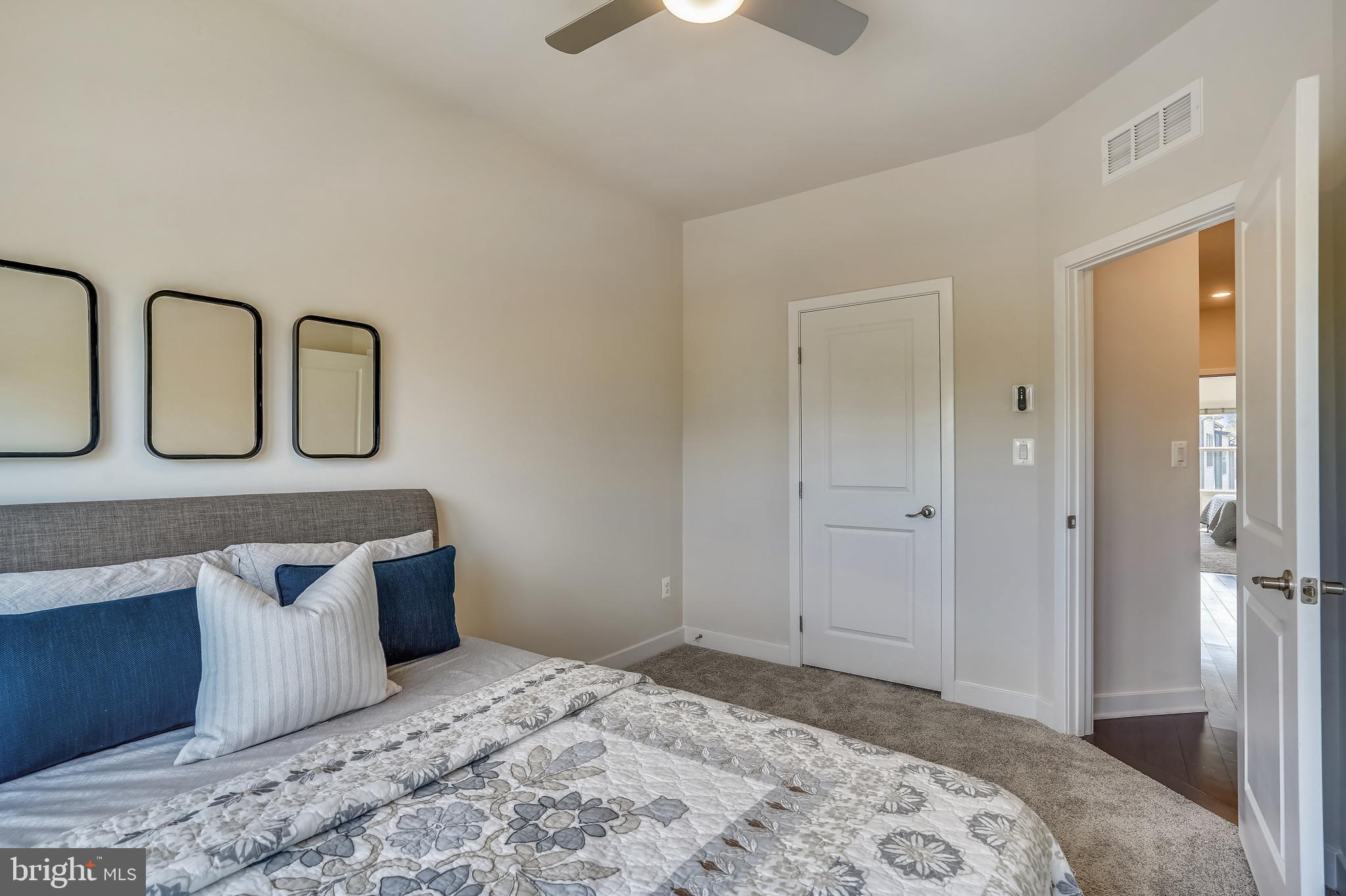 METRO ROW - Residential