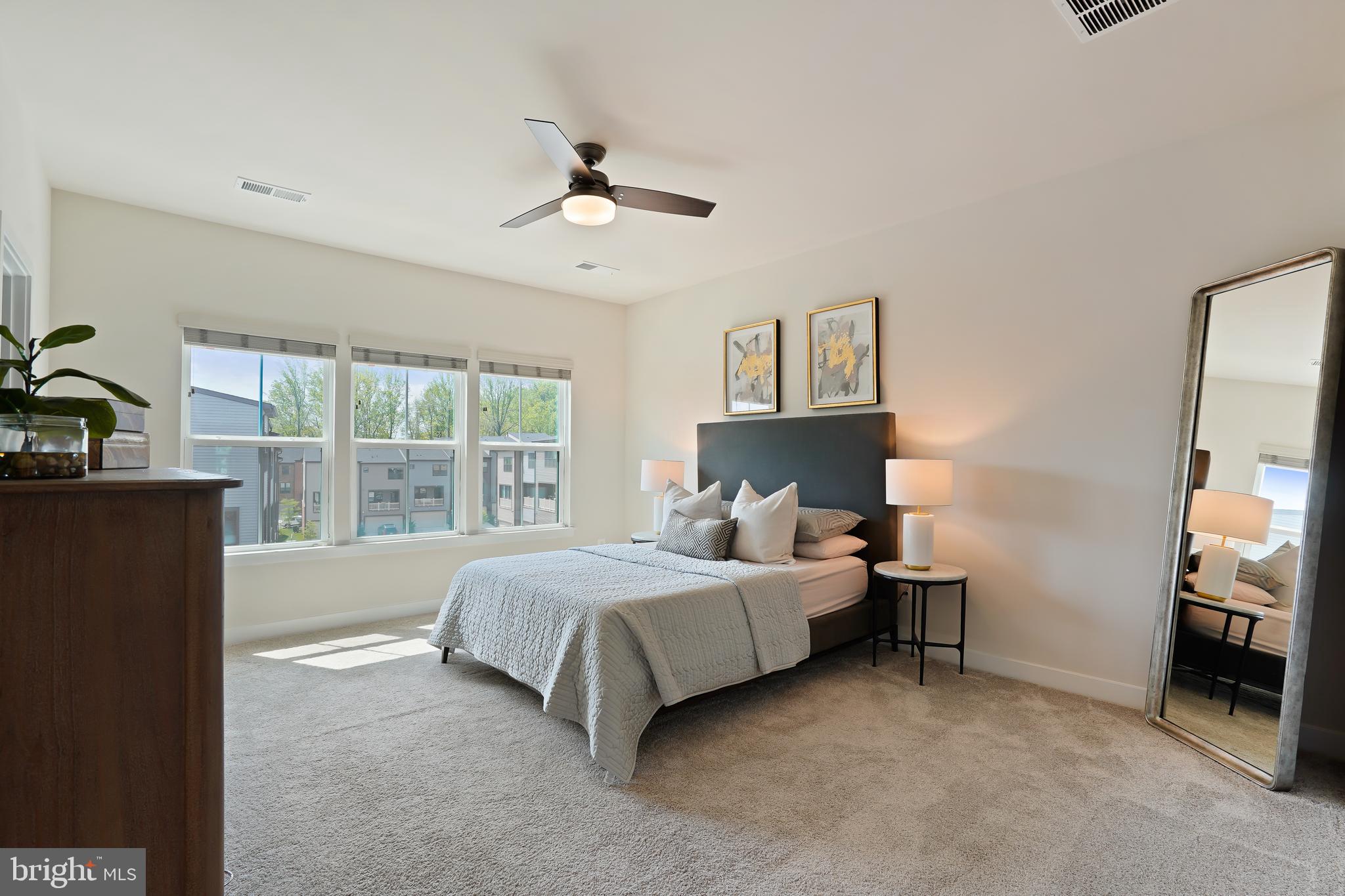 METRO ROW - Residential