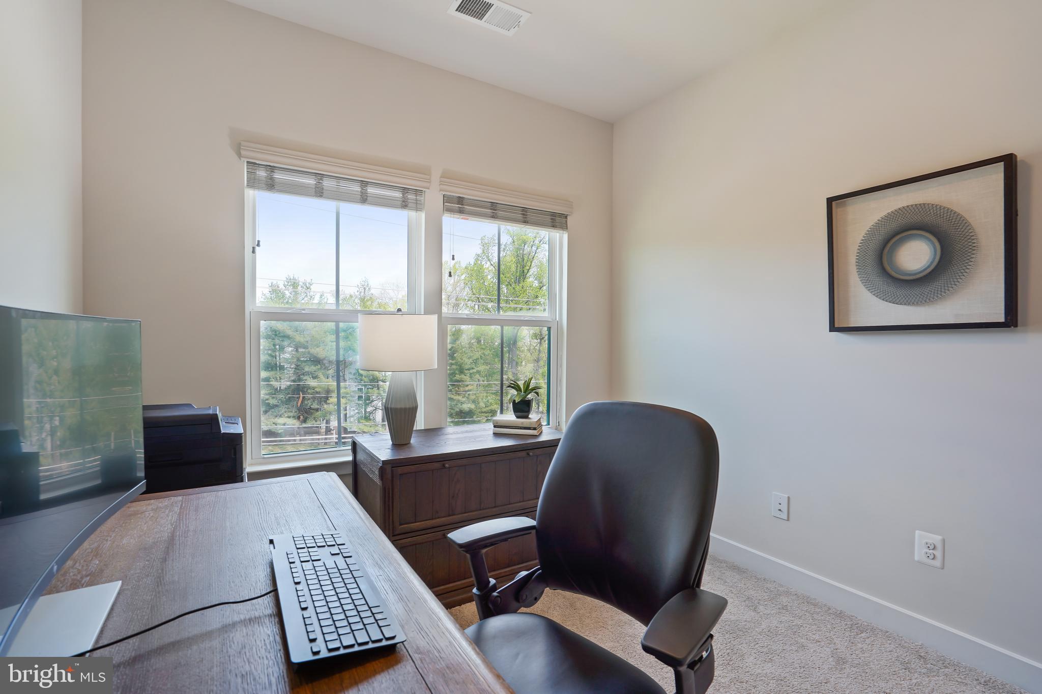 METRO ROW - Residential