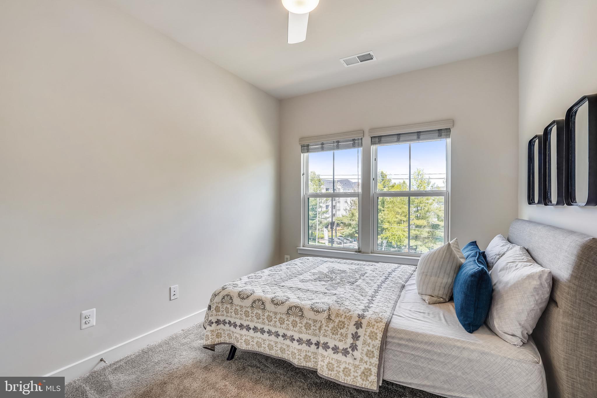 METRO ROW - Residential