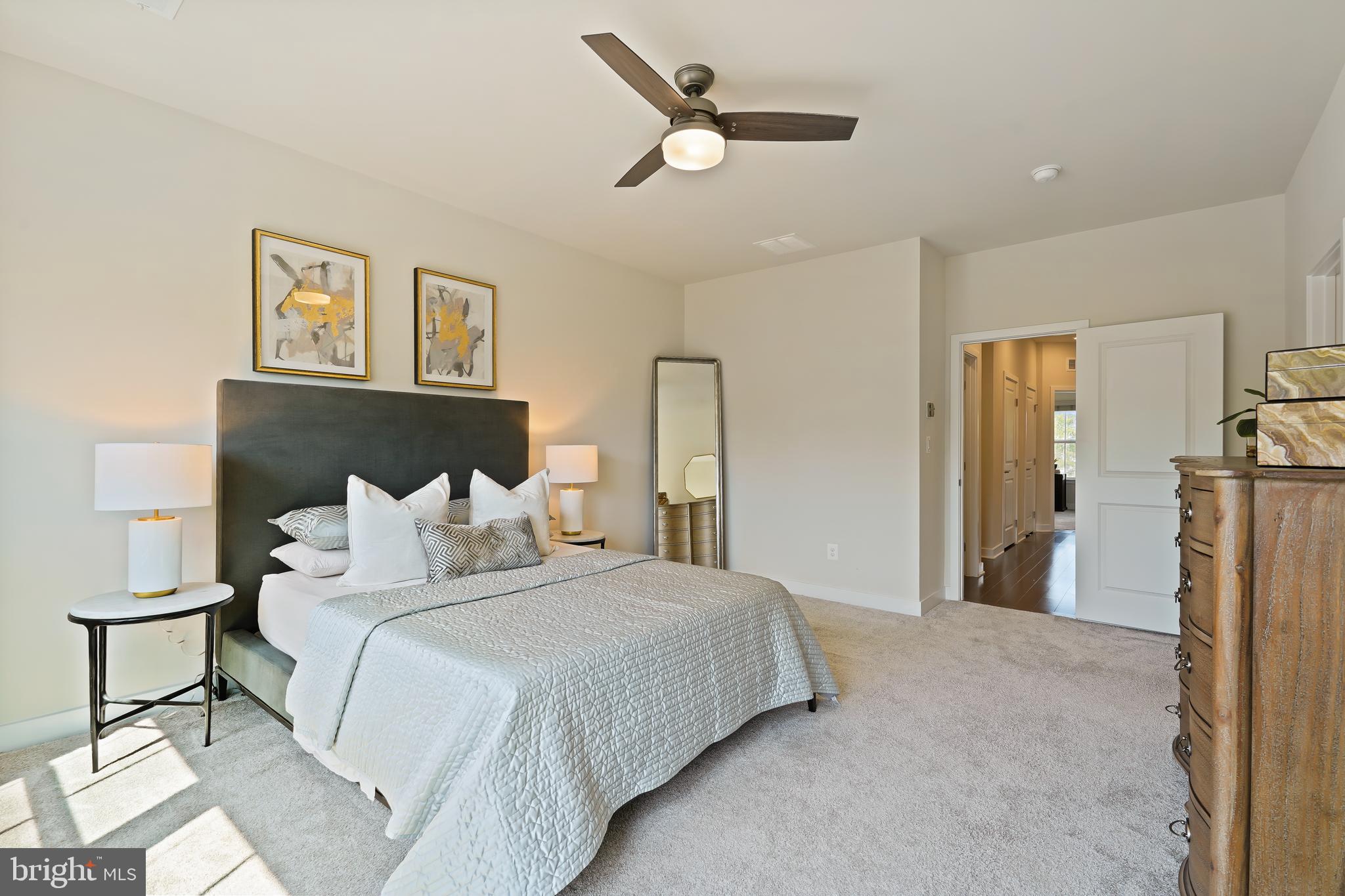 METRO ROW - Residential