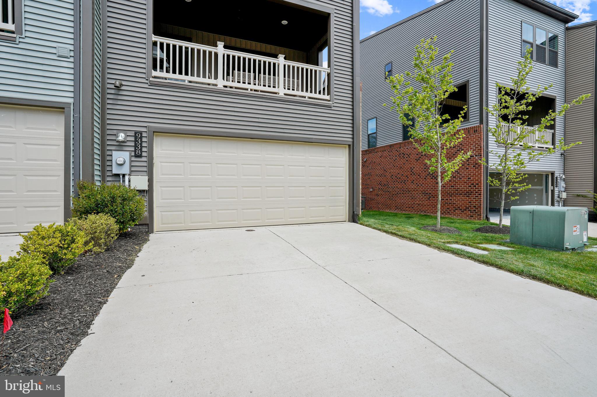 METRO ROW - Residential