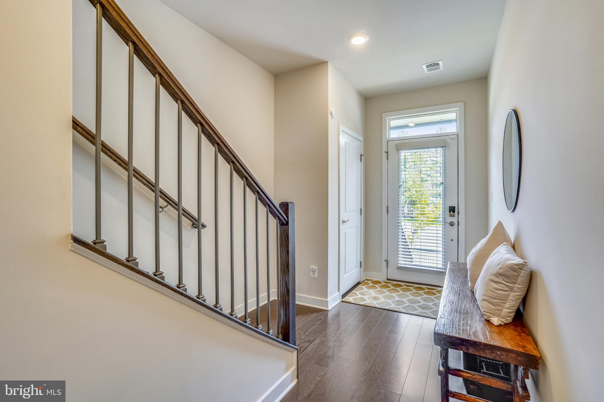 METRO ROW - Residential