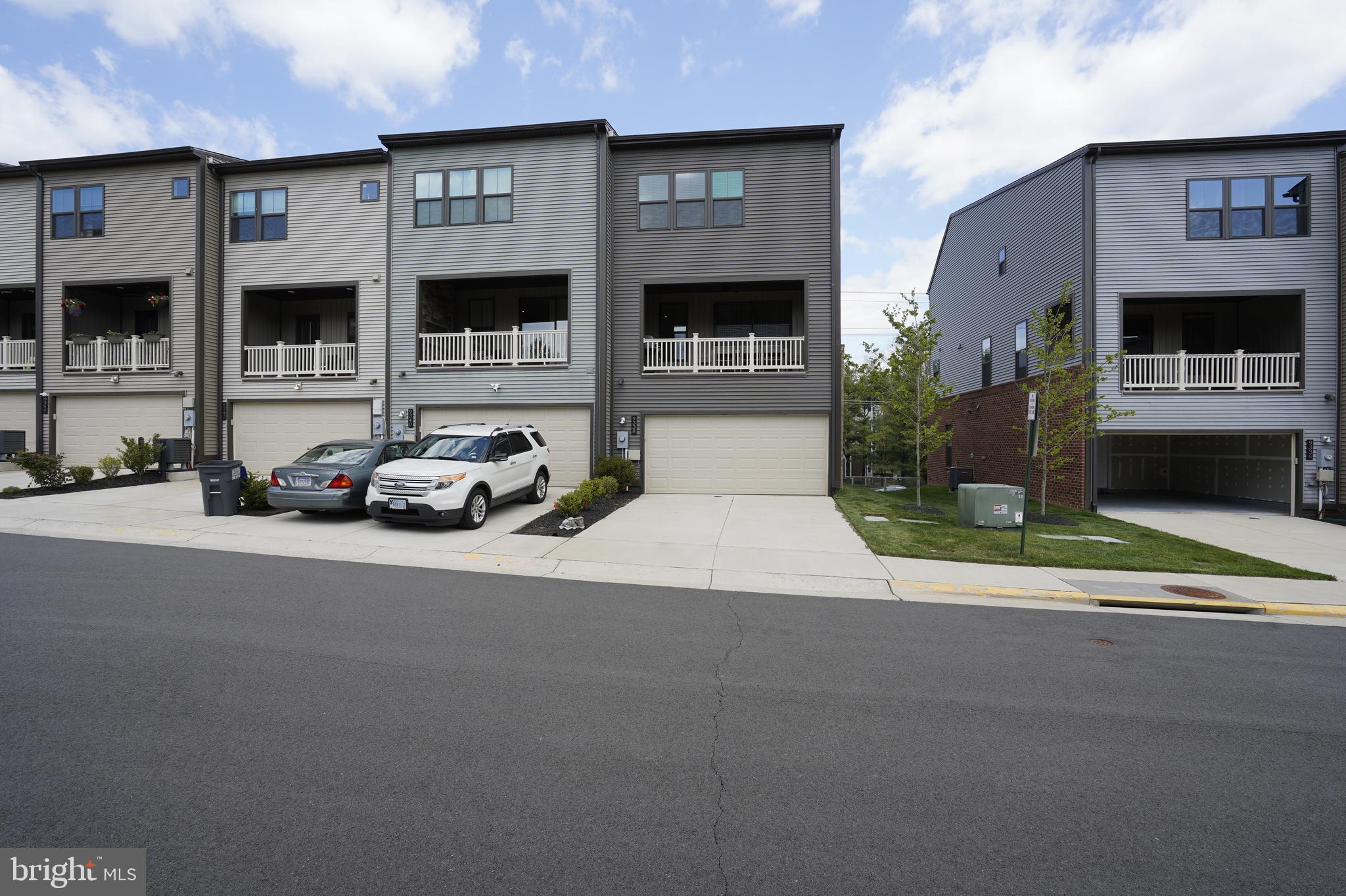 METRO ROW - Residential