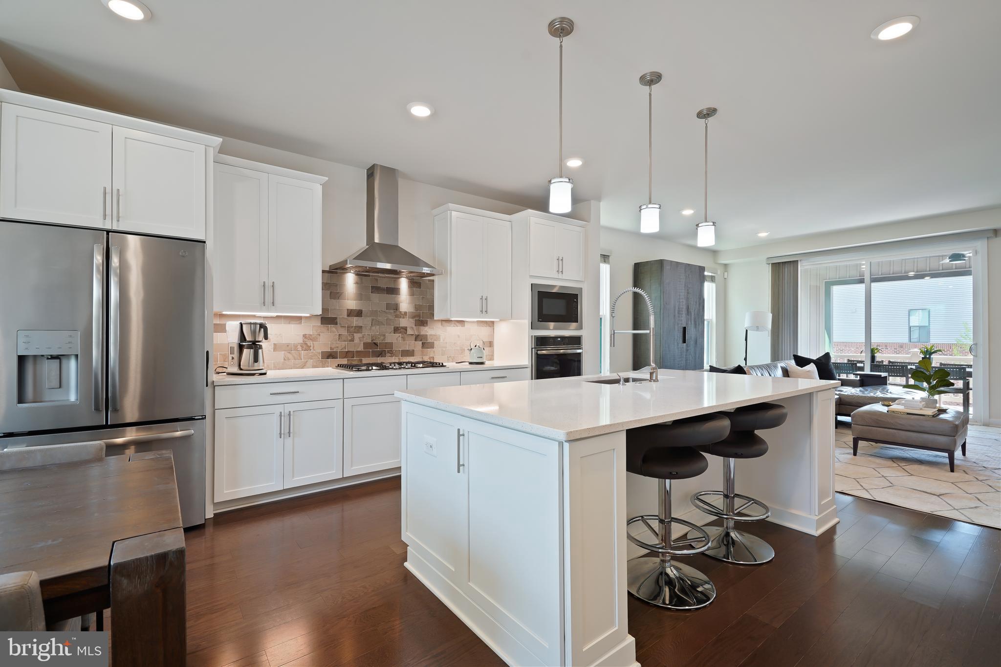 METRO ROW - Residential