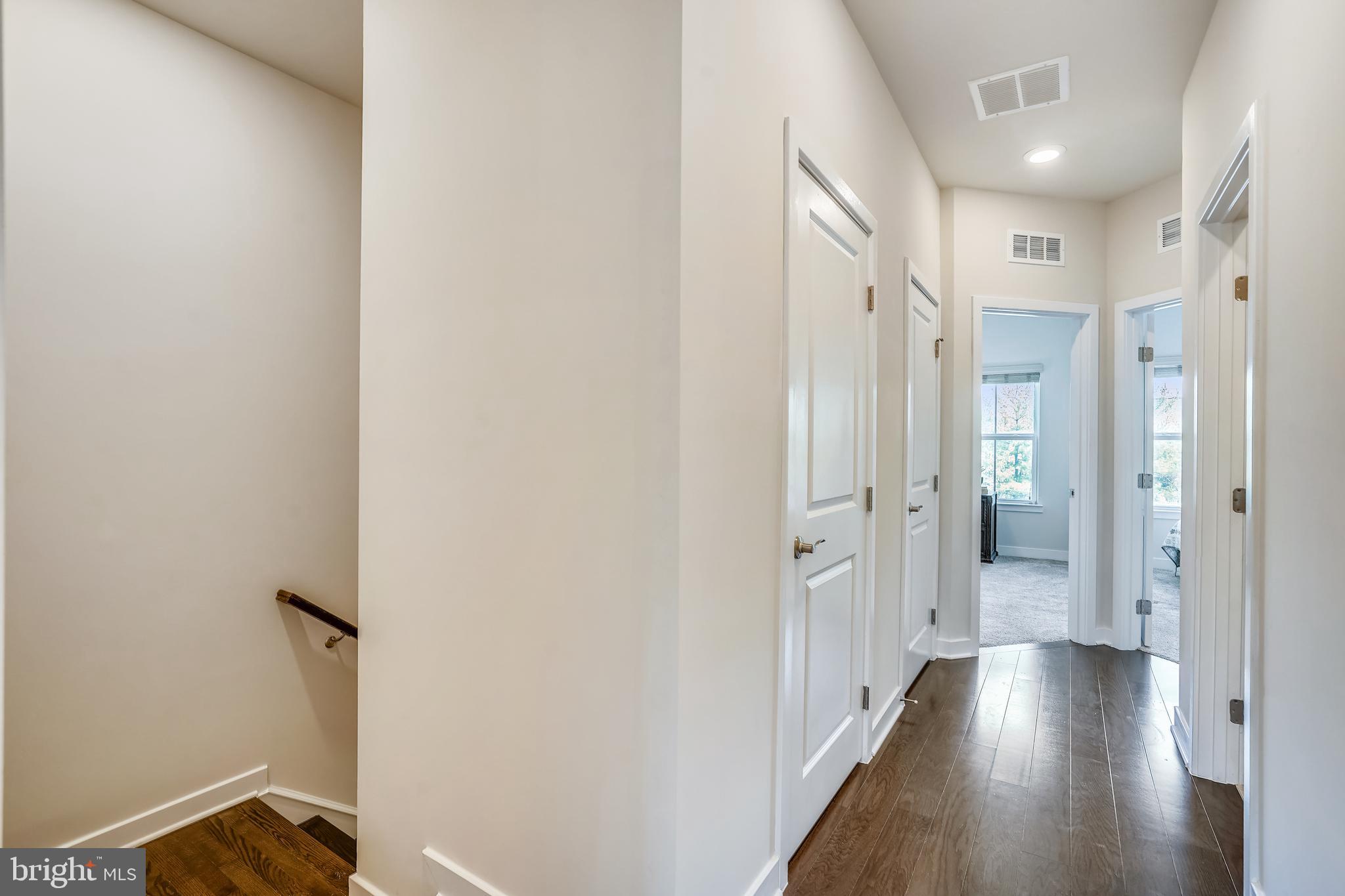 METRO ROW - Residential