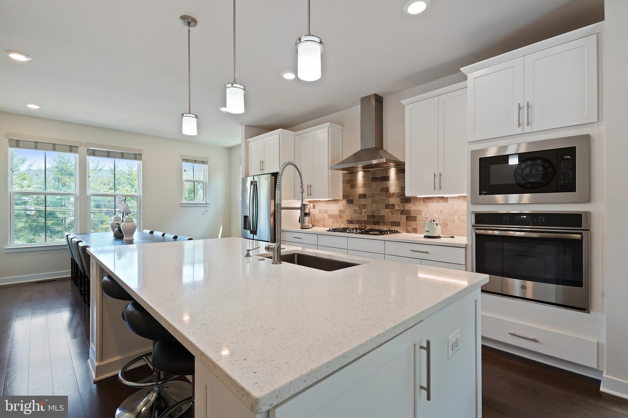 METRO ROW - Residential