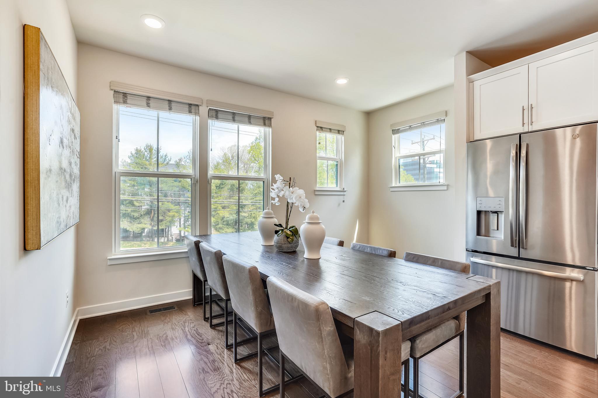 METRO ROW - Residential