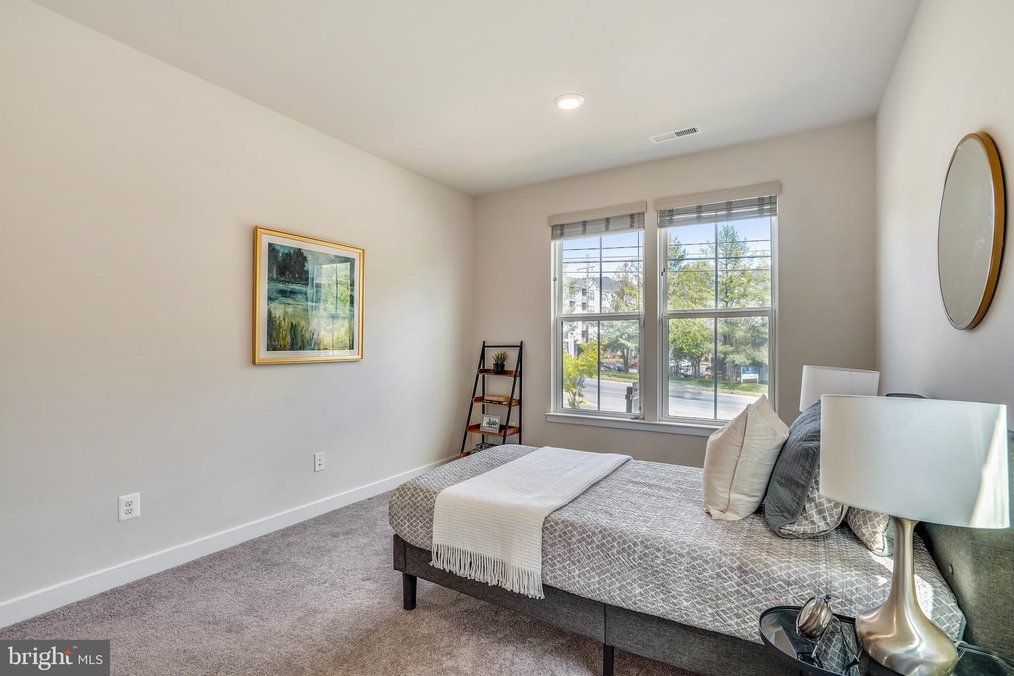 METRO ROW - Residential