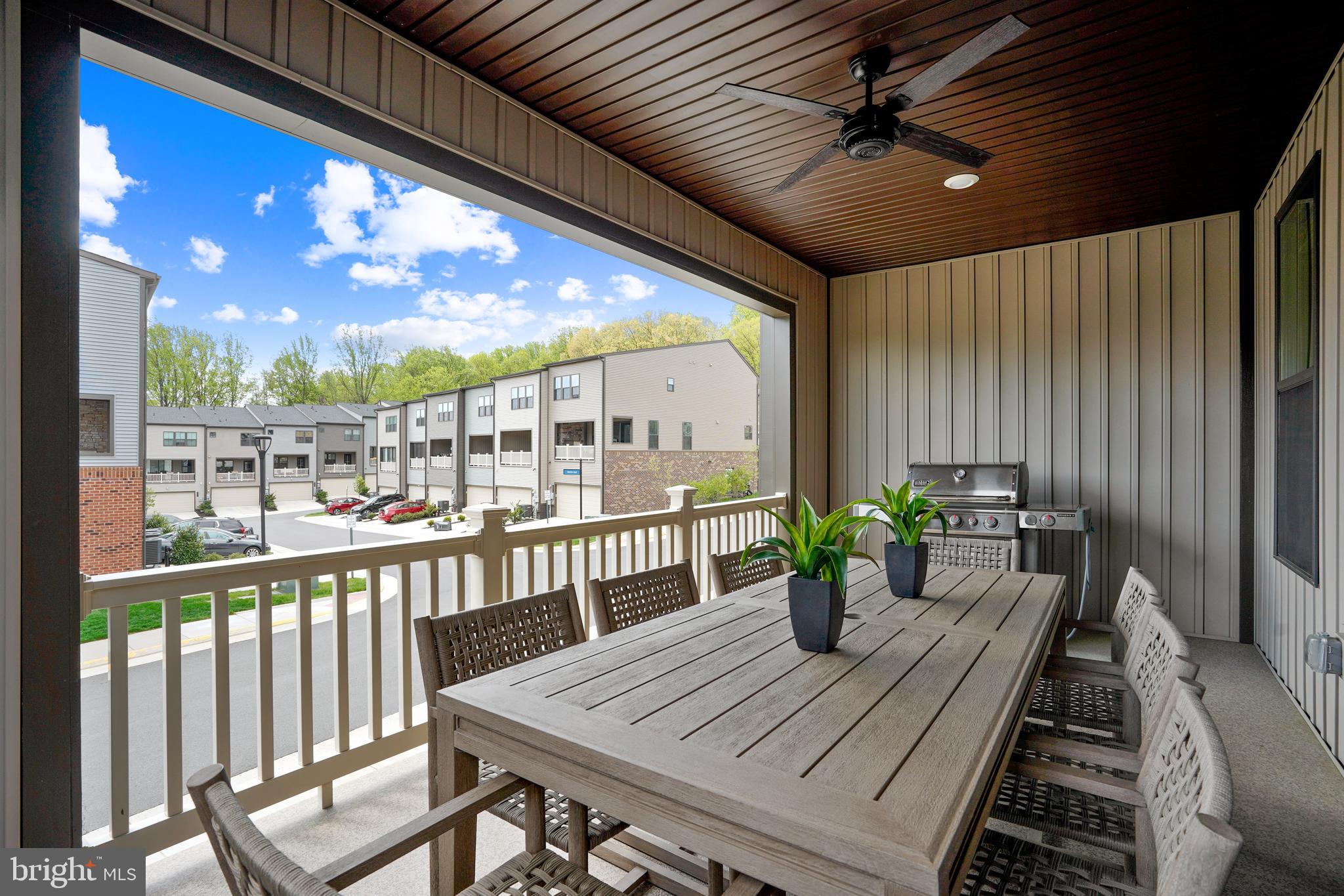 METRO ROW - Residential