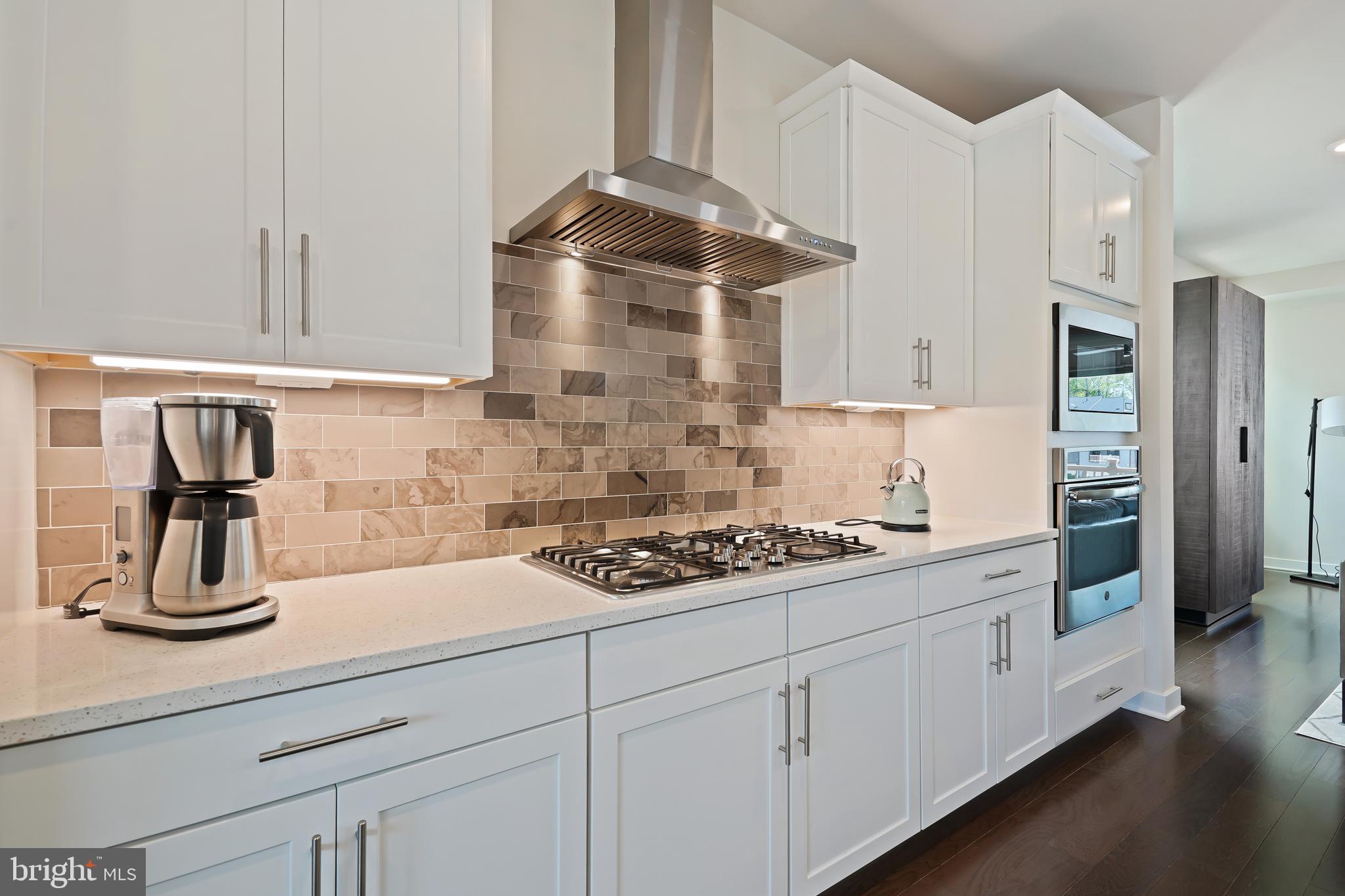 METRO ROW - Residential