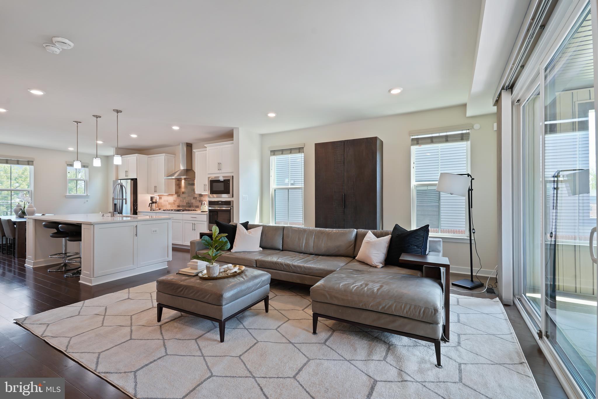 METRO ROW - Residential