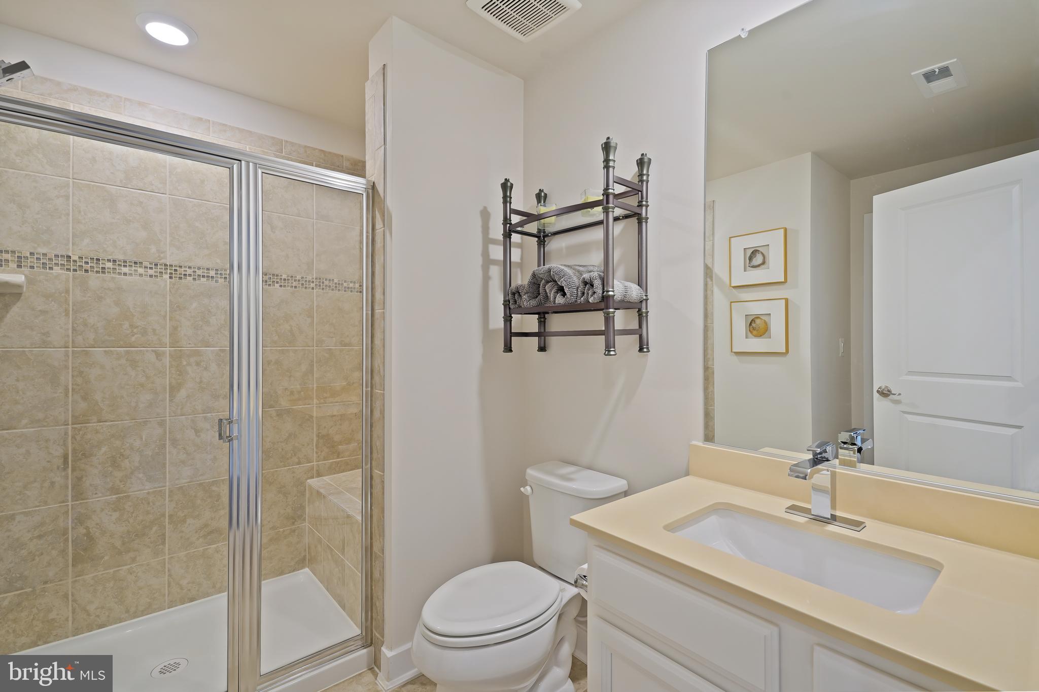 METRO ROW - Residential