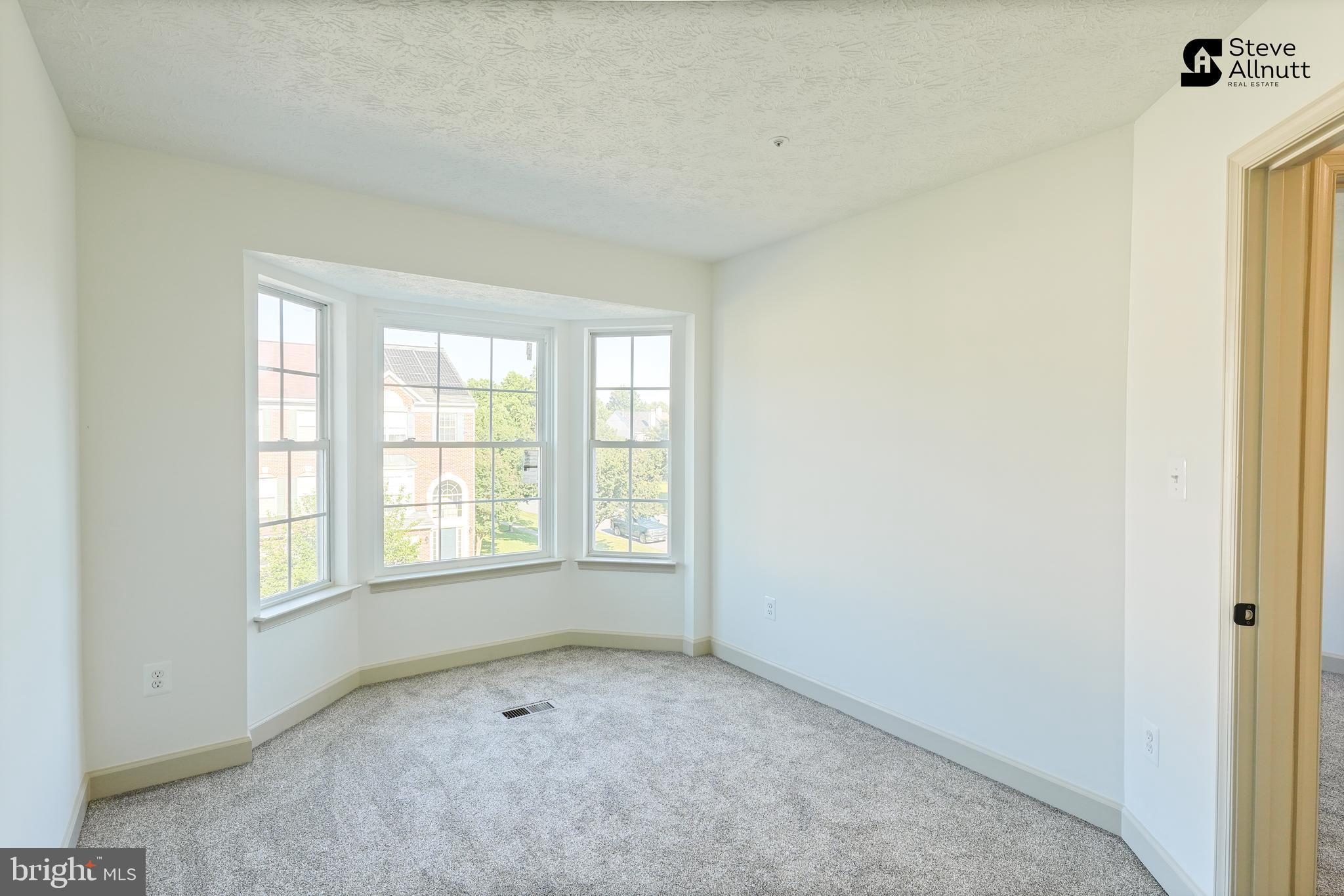 PLEASANT CHASE - Residential