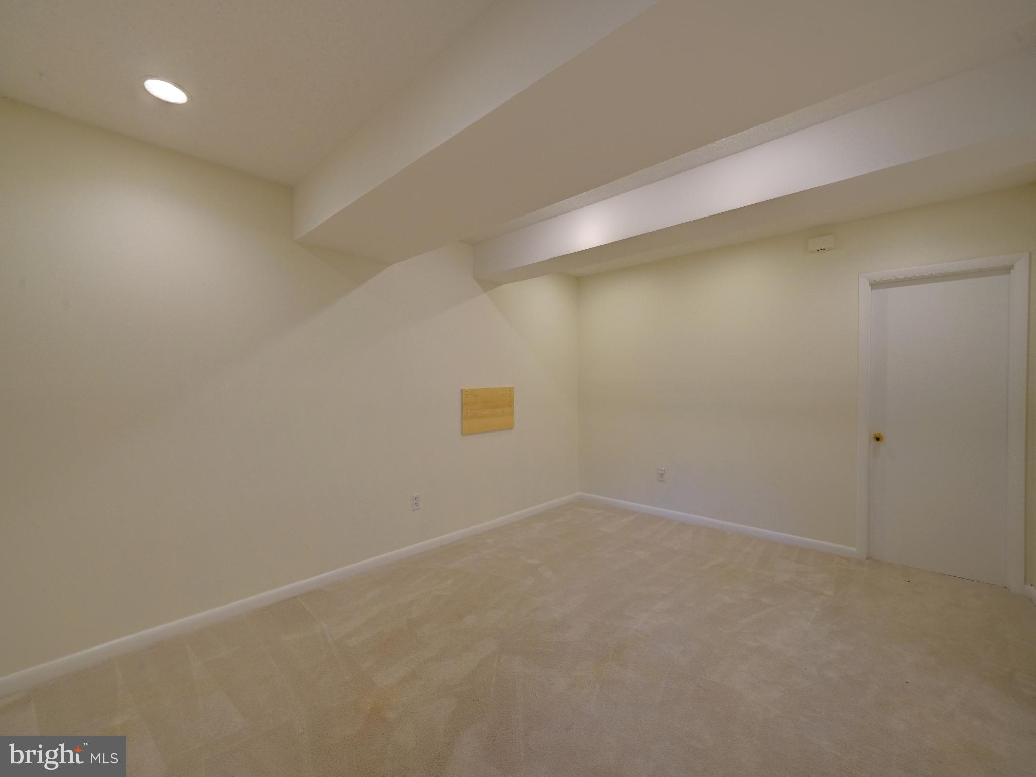 TOWN CENTER - Residential Lease