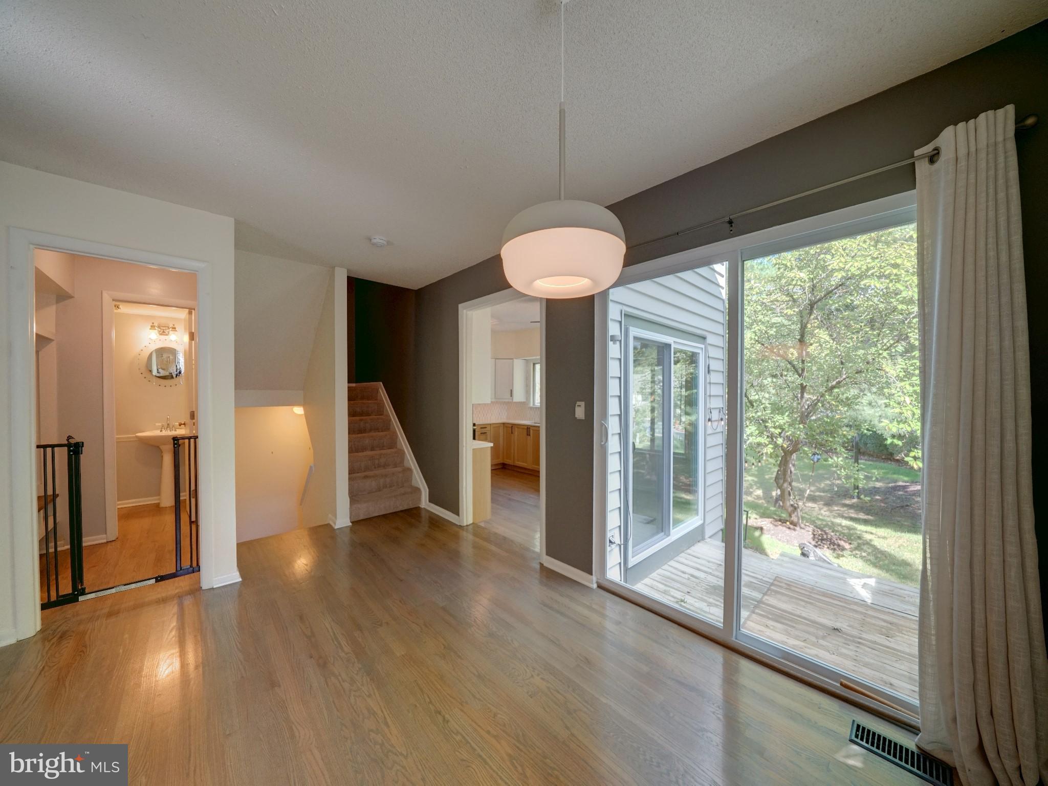 TOWN CENTER - Residential Lease