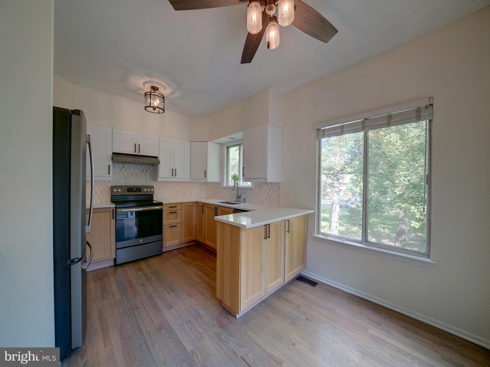 TOWN CENTER - Residential Lease