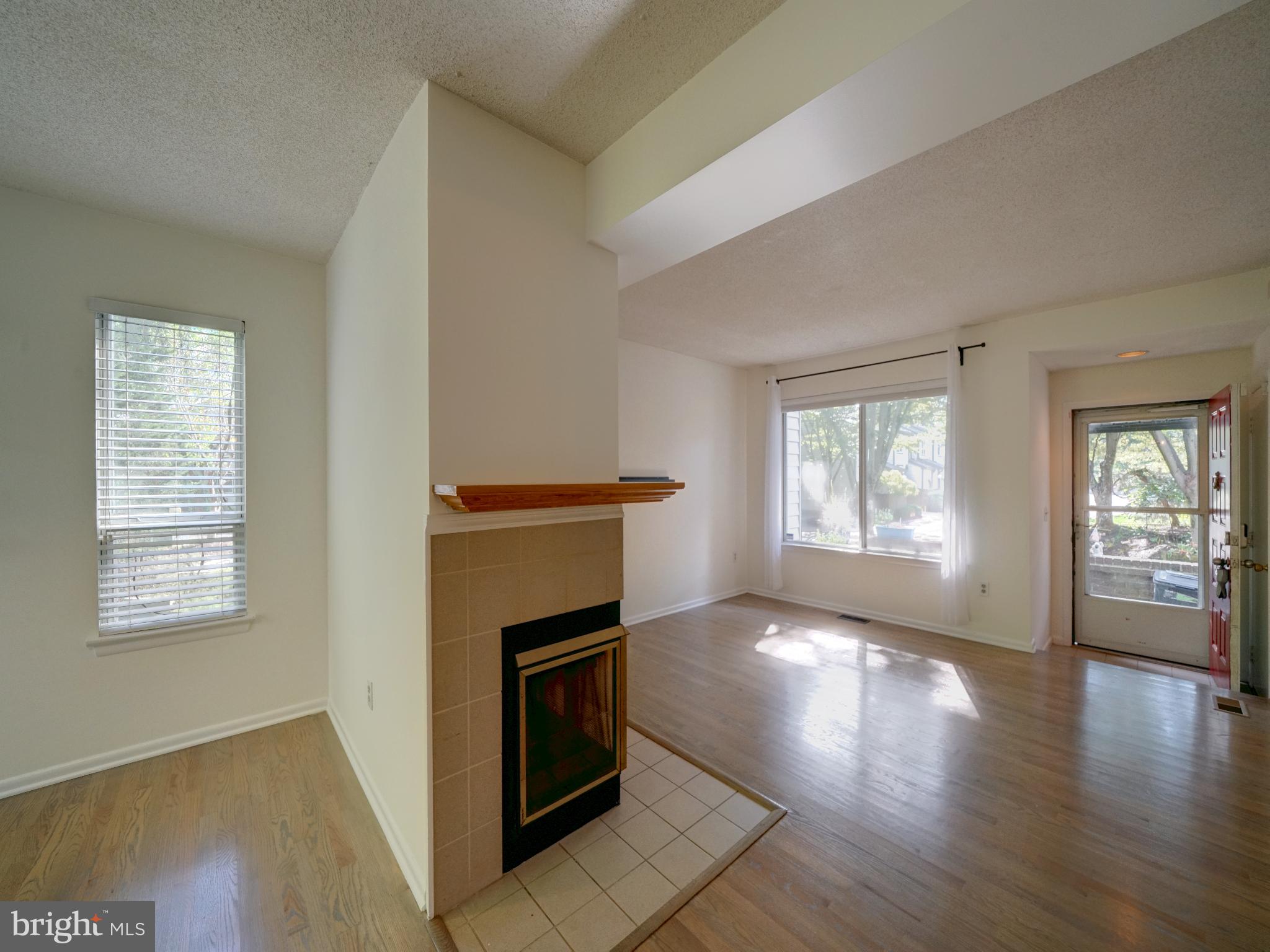 TOWN CENTER - Residential Lease