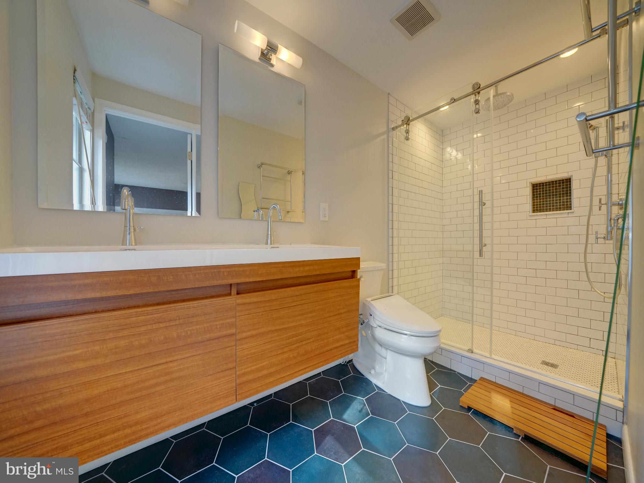 TOWN CENTER - Residential Lease