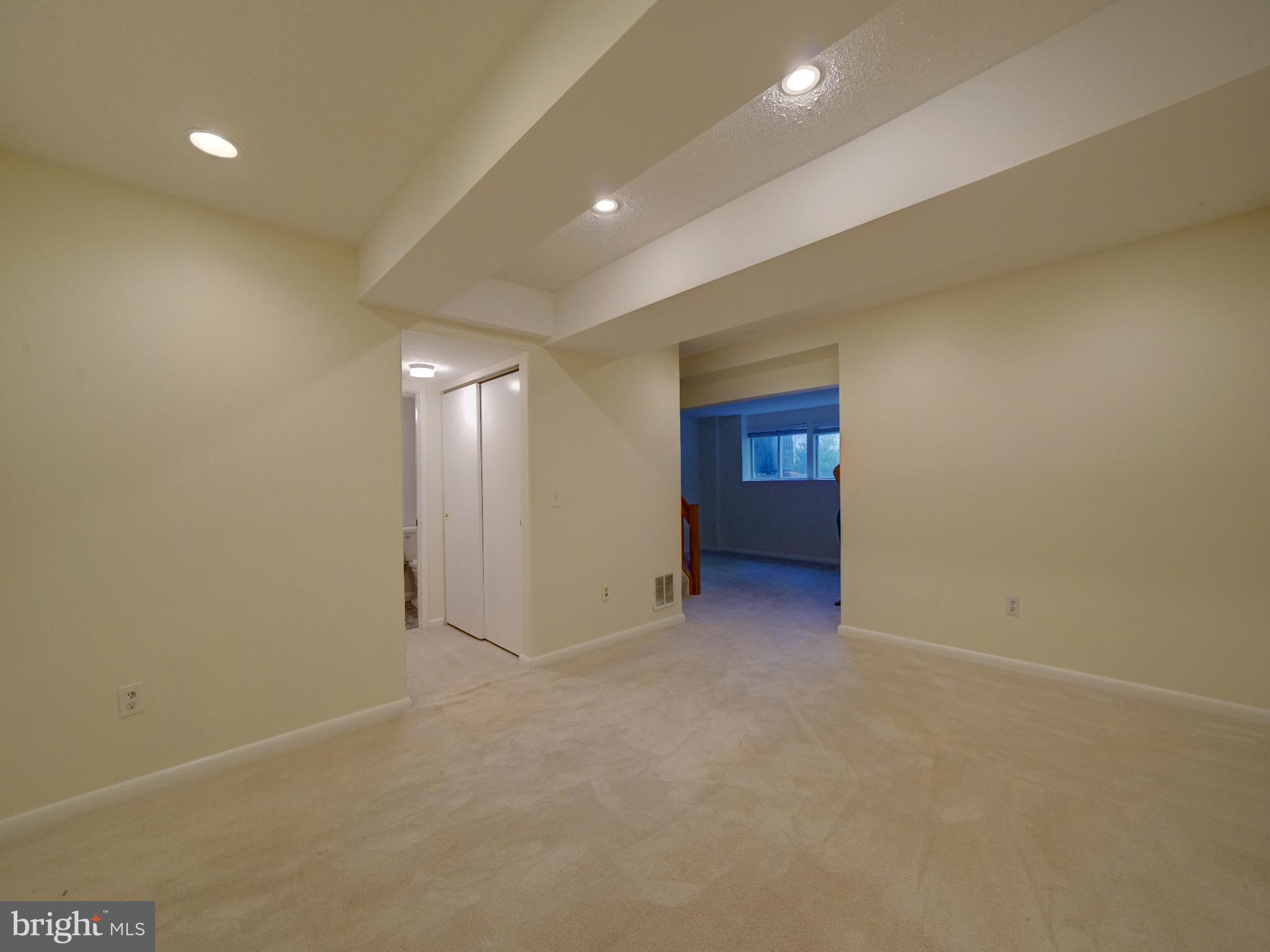 TOWN CENTER - Residential Lease