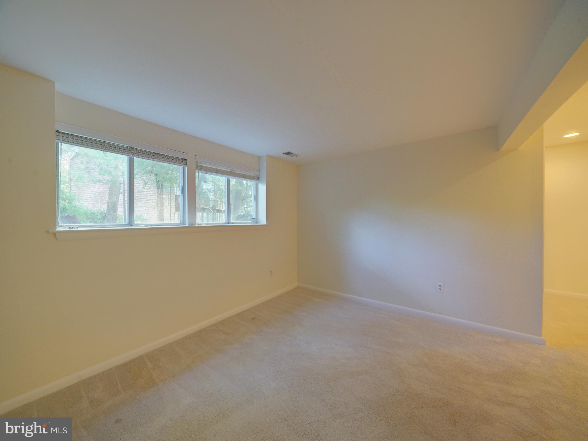 TOWN CENTER - Residential Lease