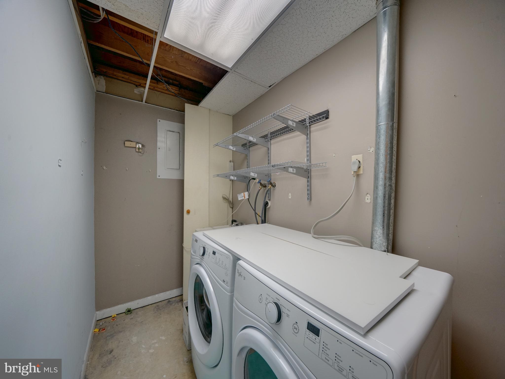 TOWN CENTER - Residential Lease