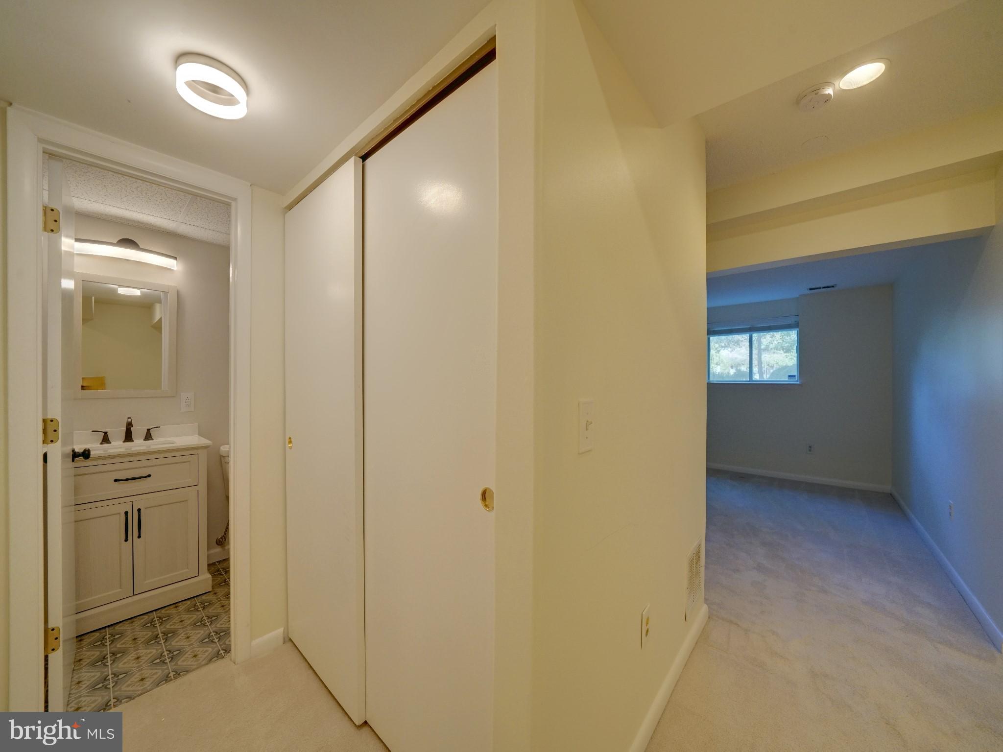 TOWN CENTER - Residential Lease