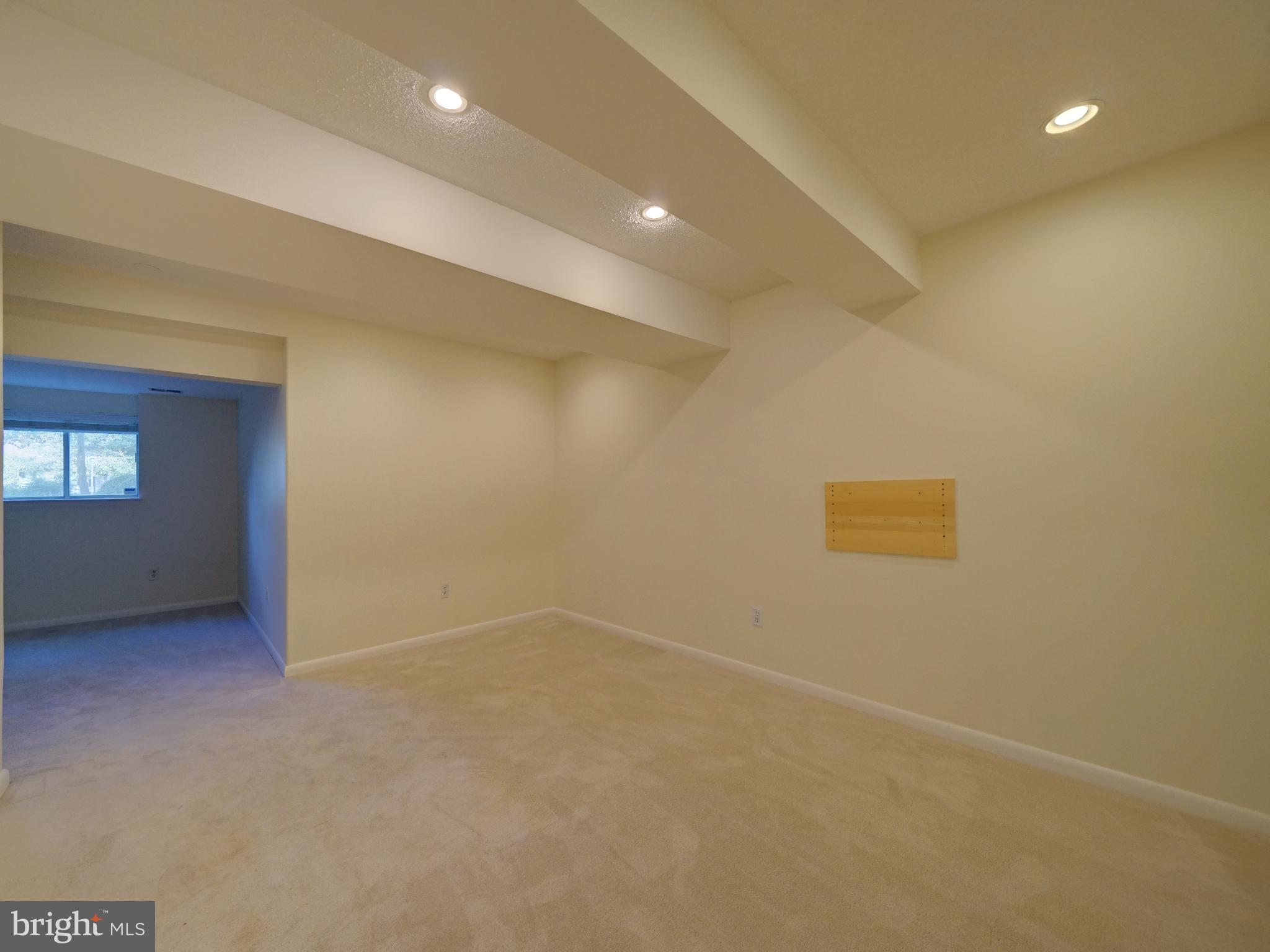 TOWN CENTER - Residential Lease