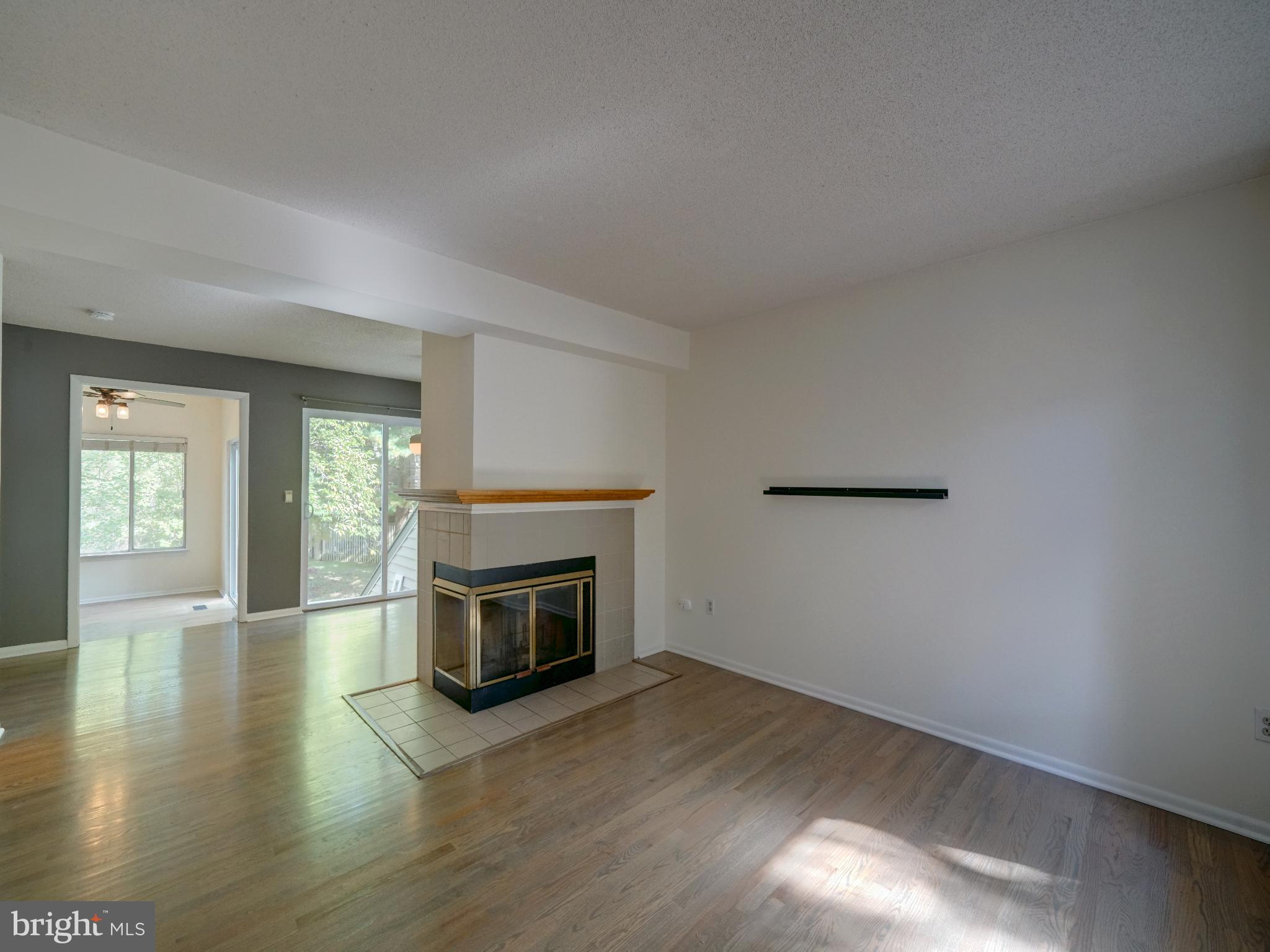 TOWN CENTER - Residential Lease