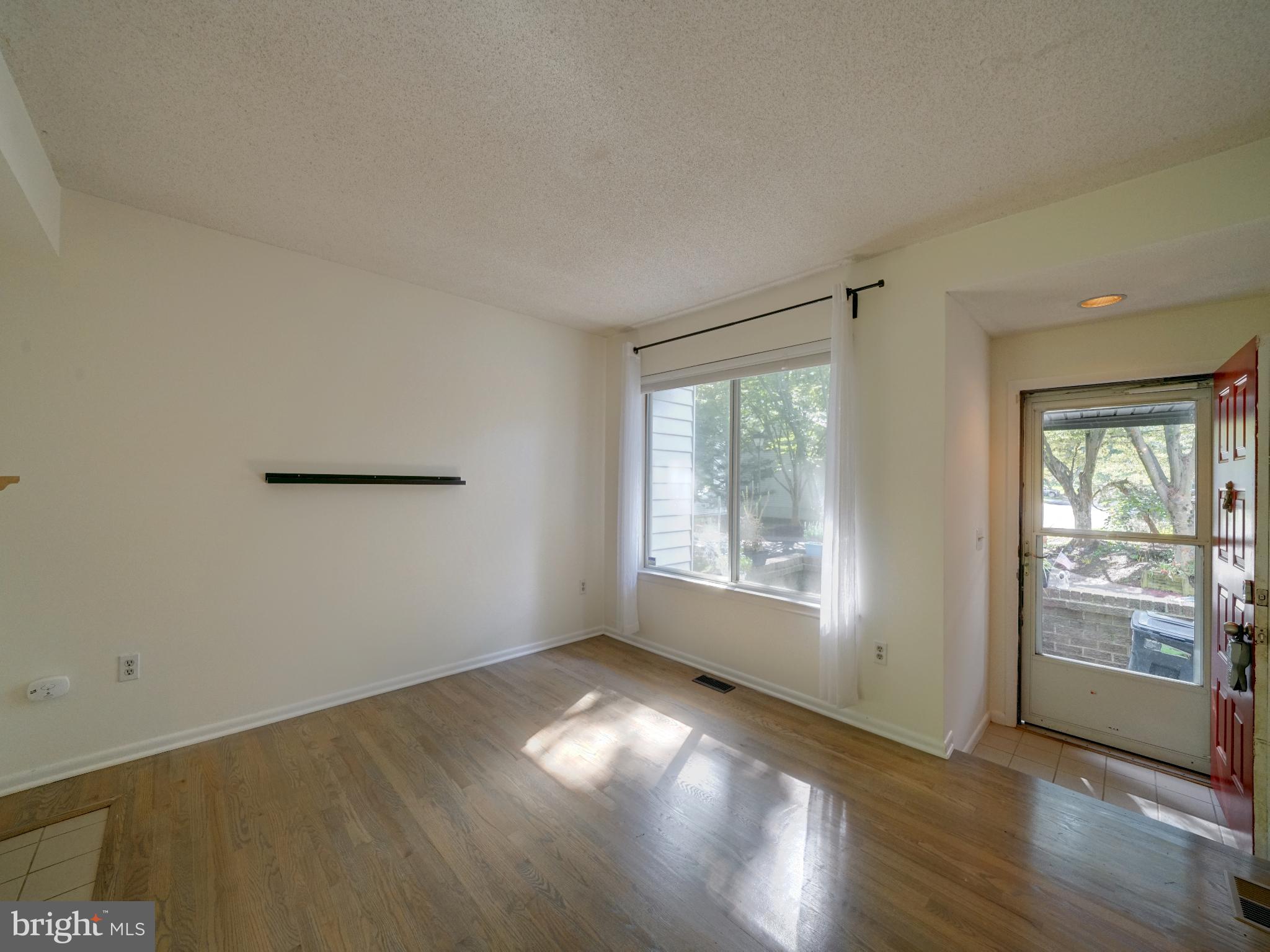 TOWN CENTER - Residential Lease